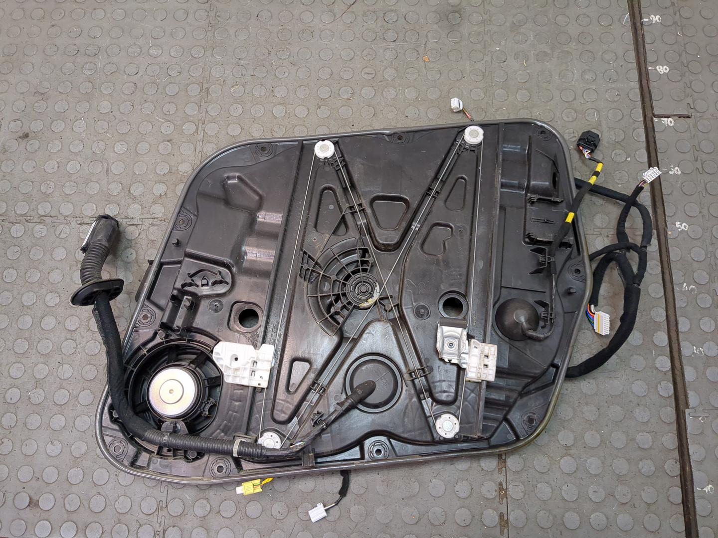 Стеклоподъемник электр. передний левый