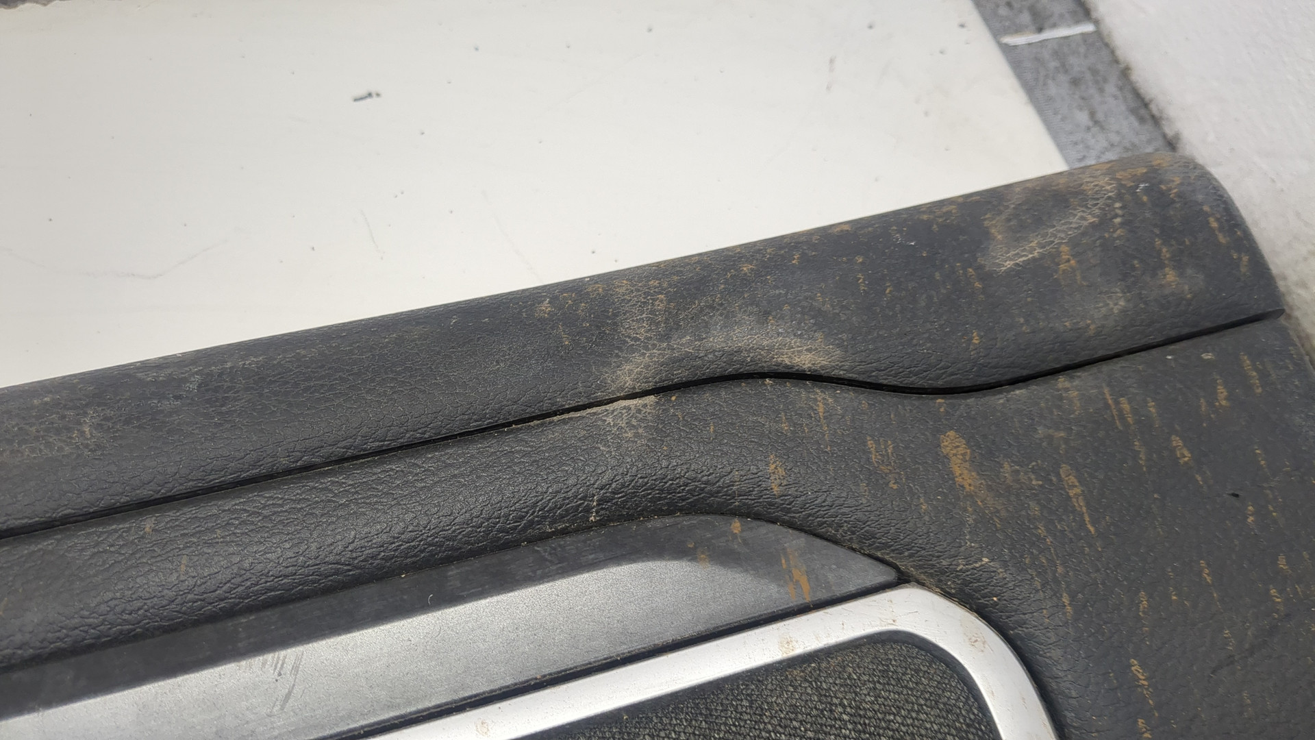 Обшивка двери задней правой