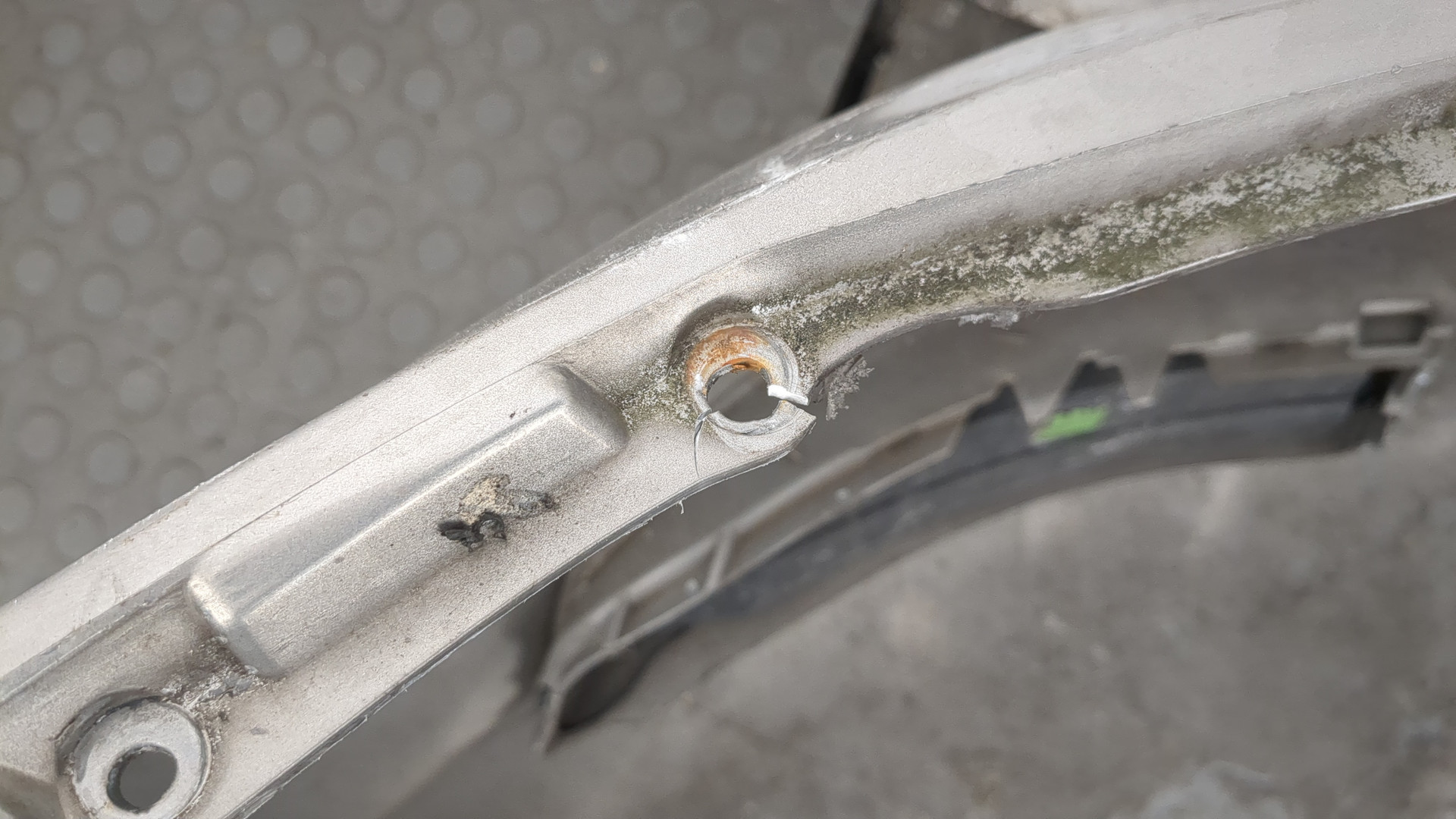 Бампер передний