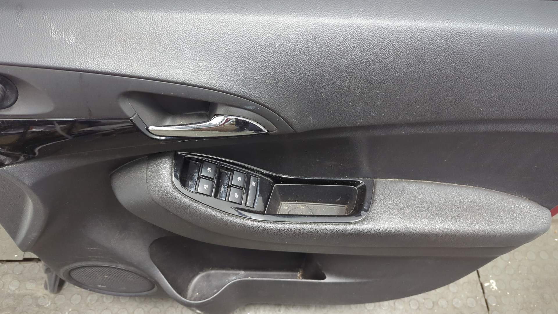 Дверь передняя правая