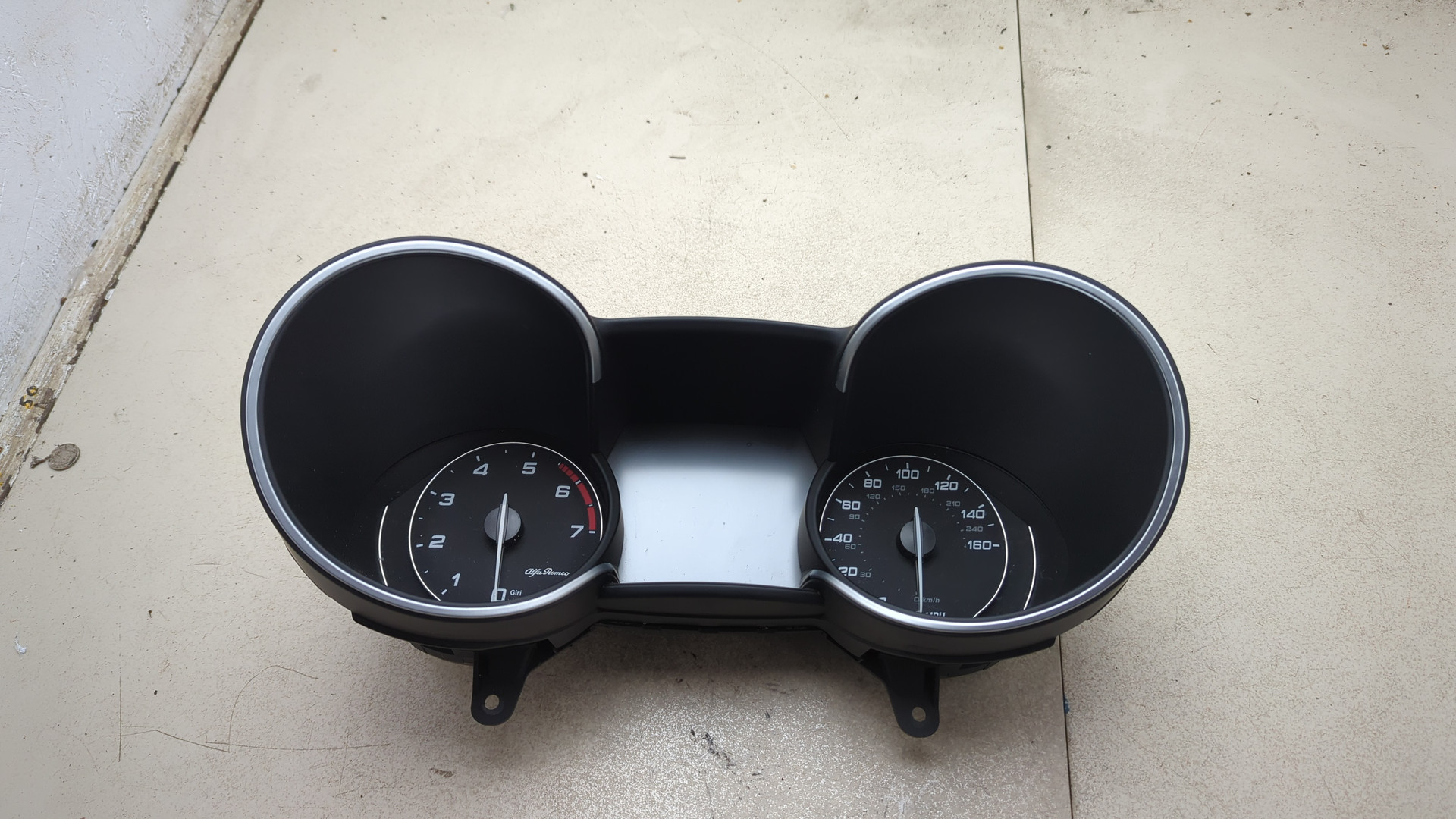 Панель приборов