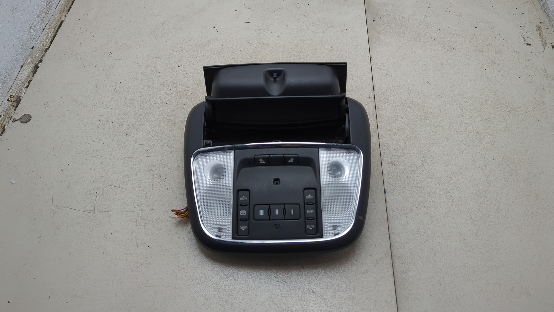 Плафон салонный