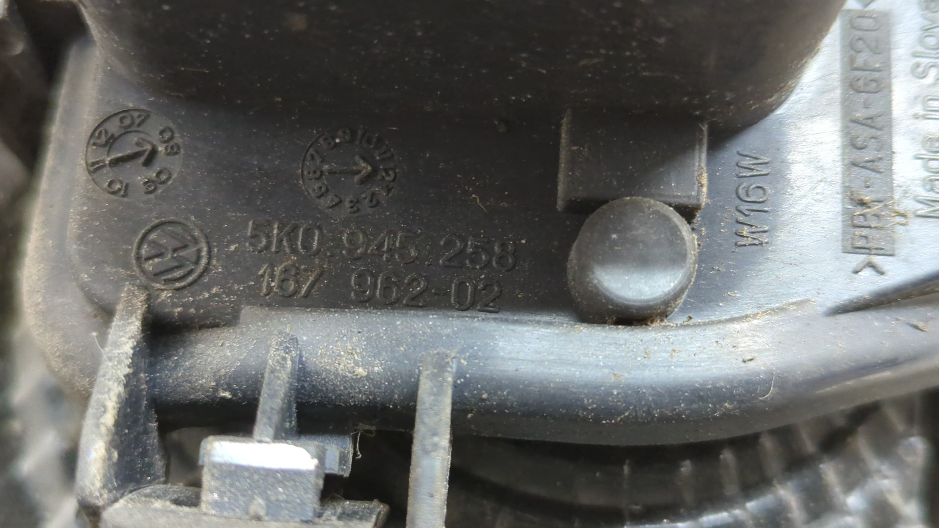 Фонарь задний правый