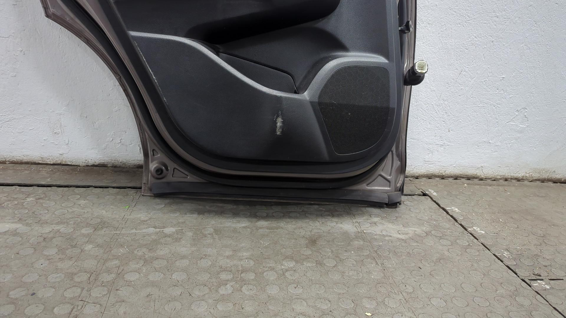 Дверь задняя левая