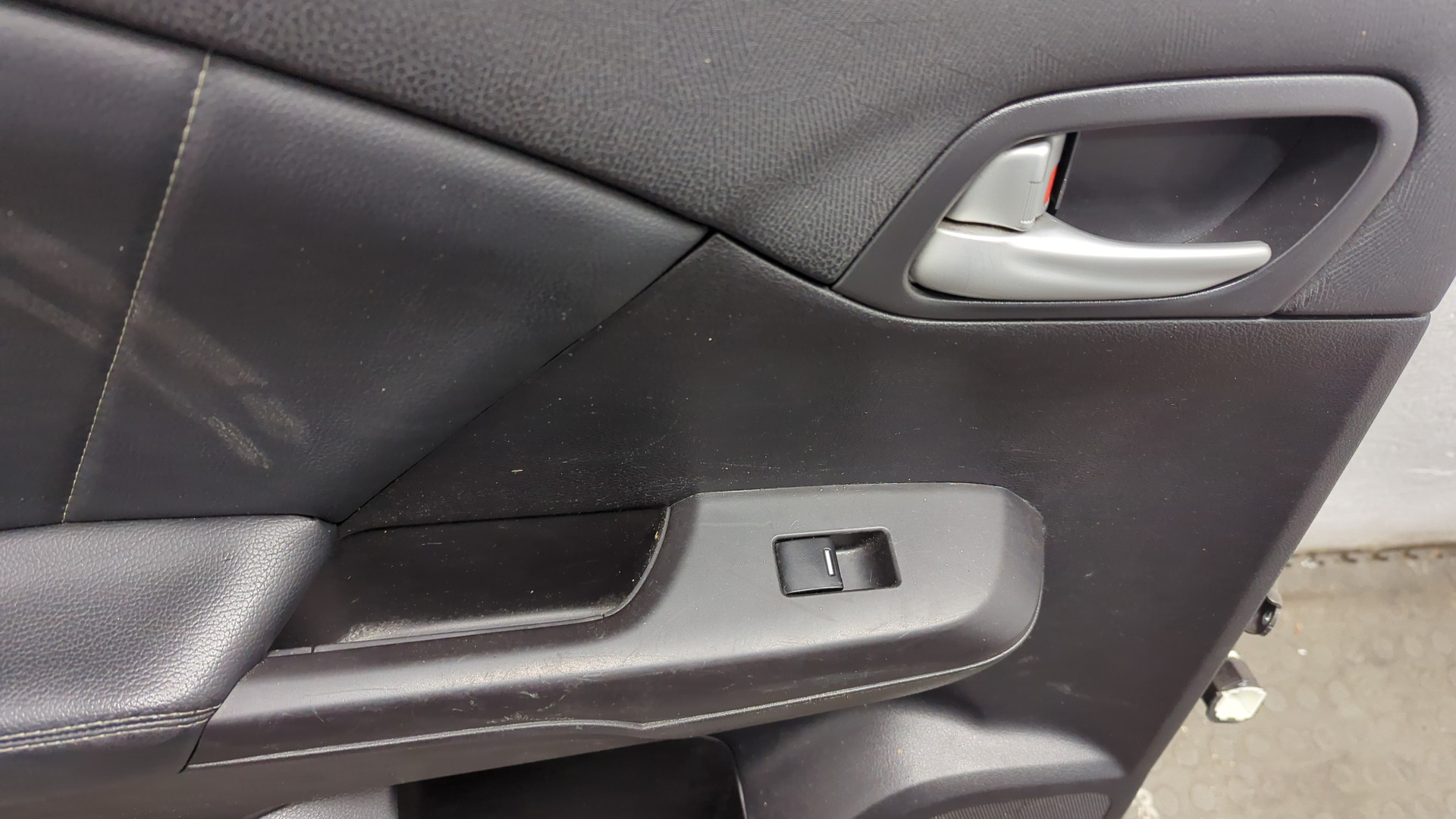 Дверь задняя левая