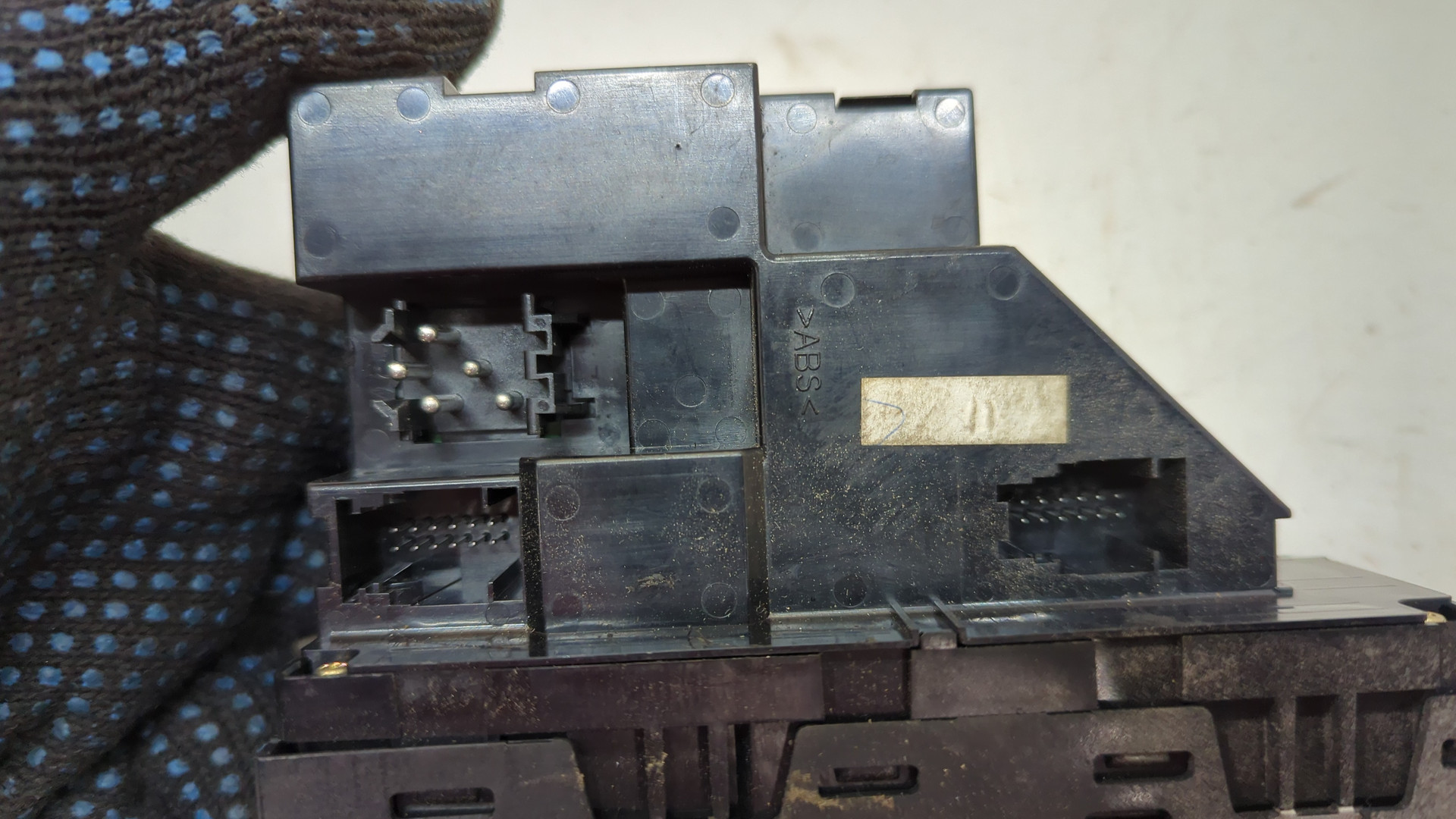 Кнопка стеклоподъемника