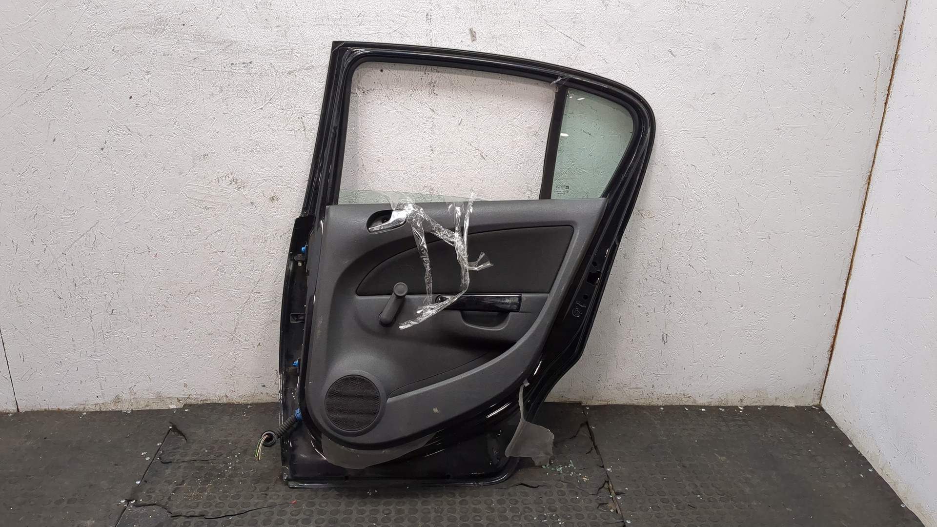 Дверь задняя правая