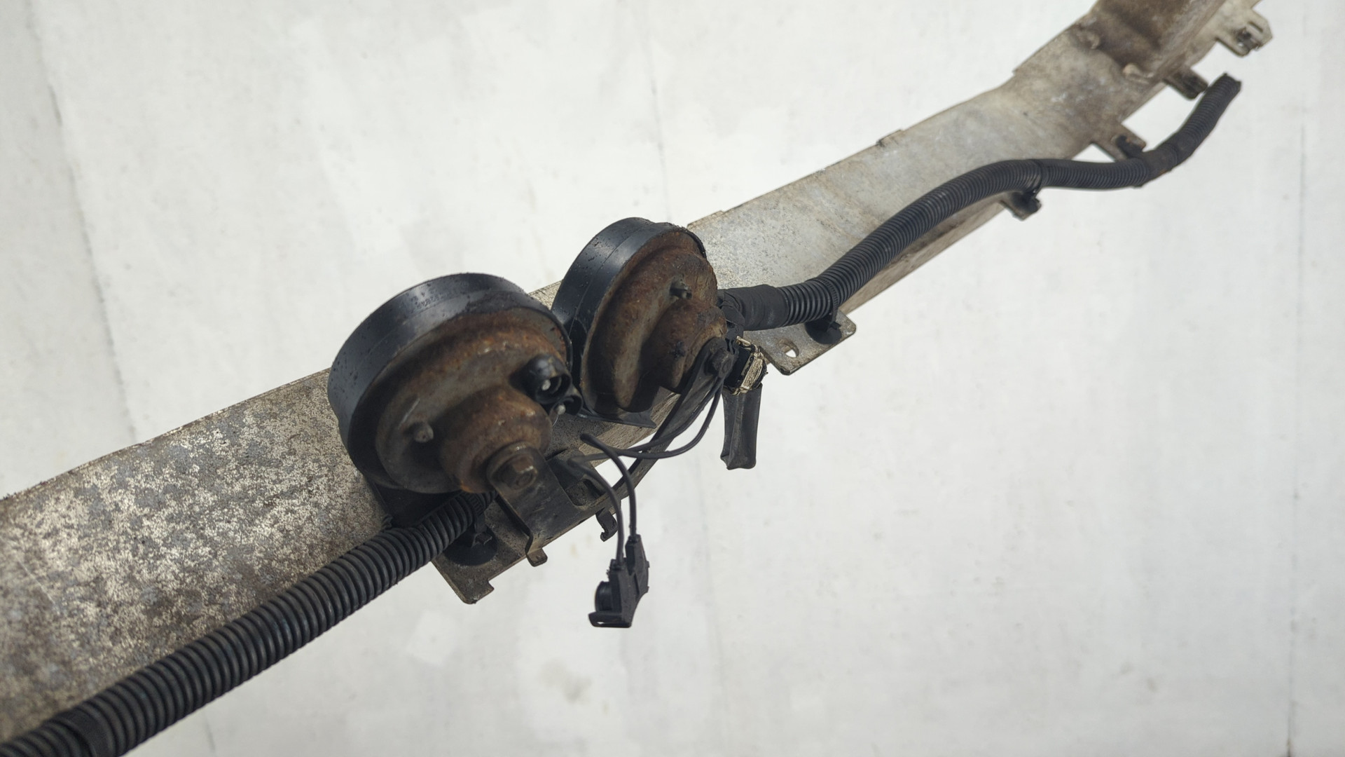 Усилитель переднего бампера