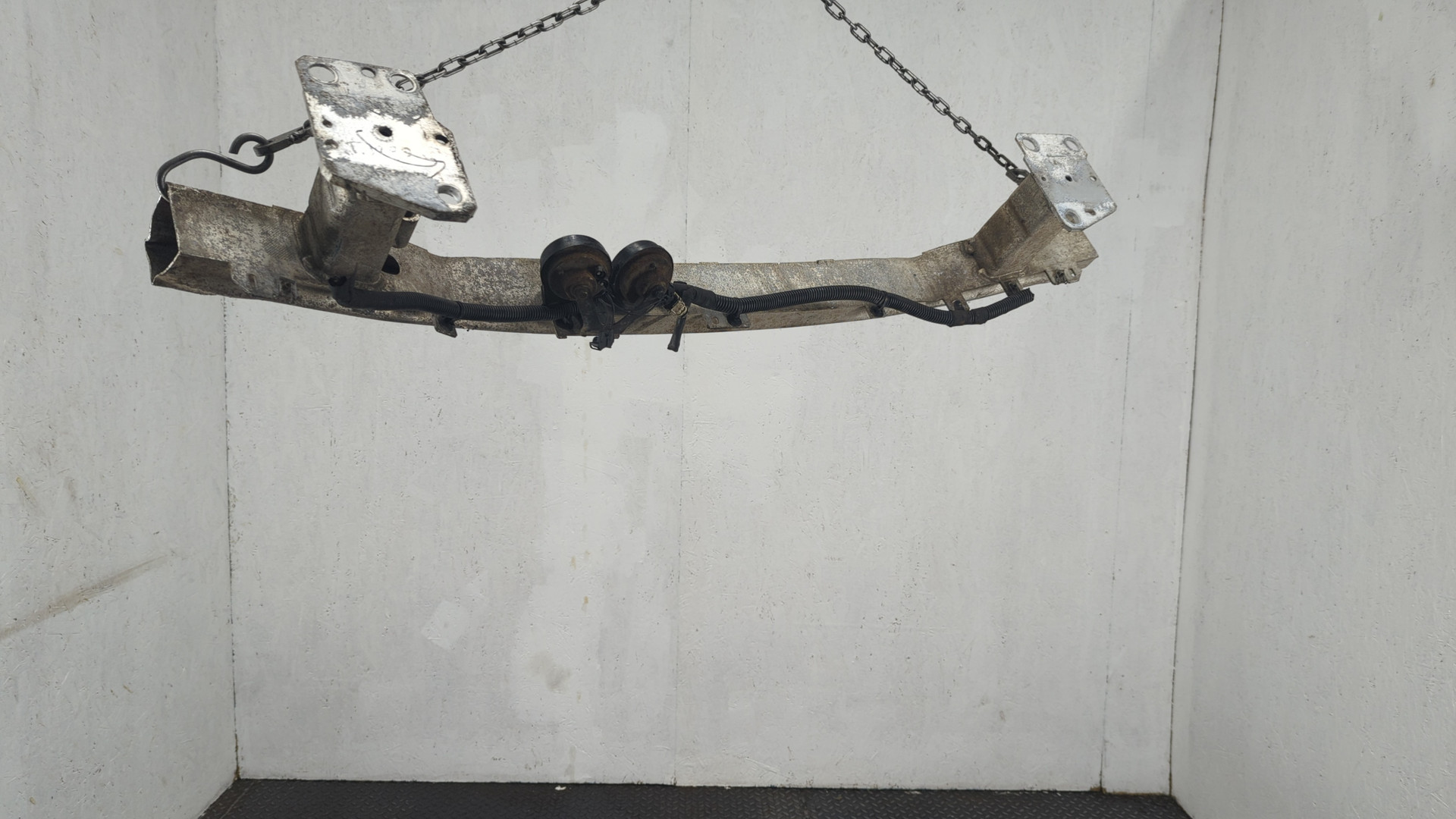 Усилитель переднего бампера