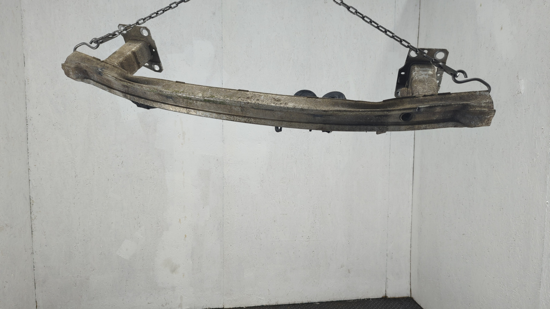 Усилитель переднего бампера