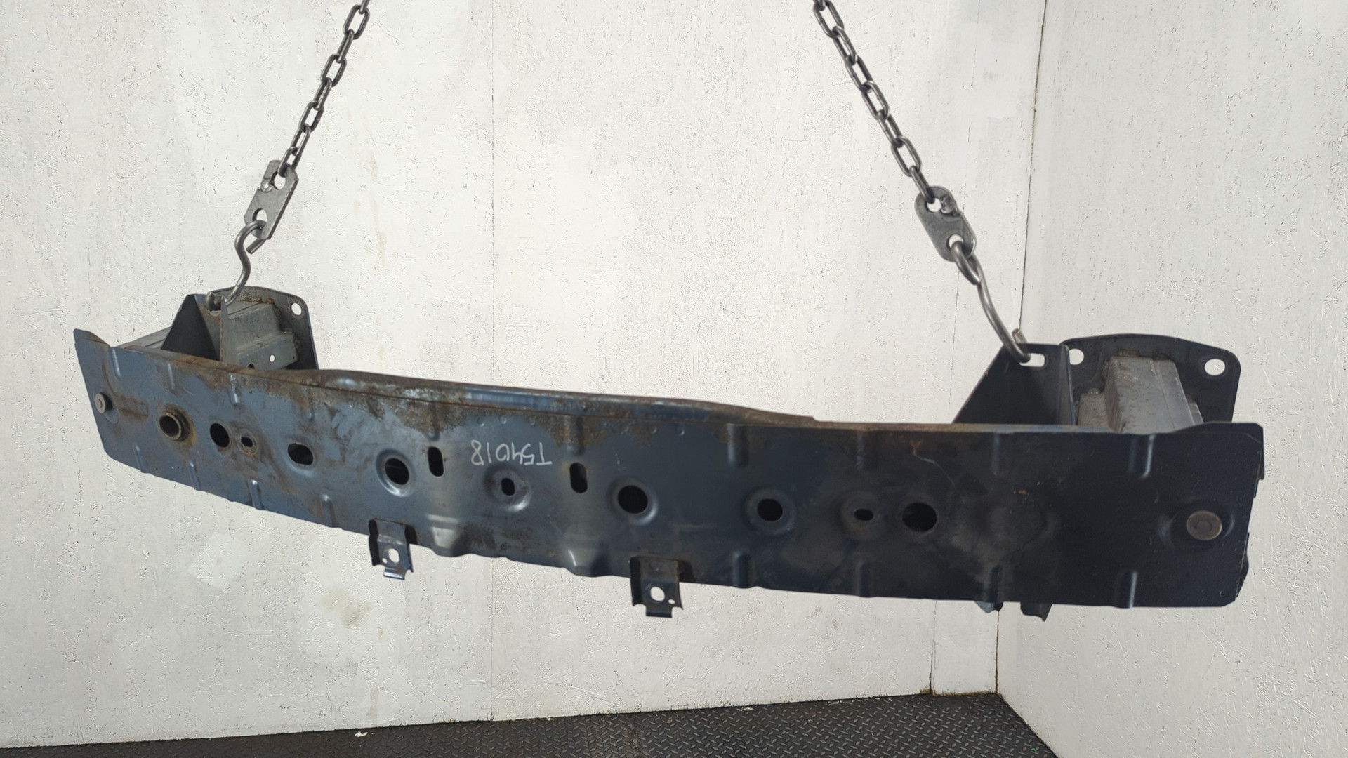 Усилитель переднего бампера