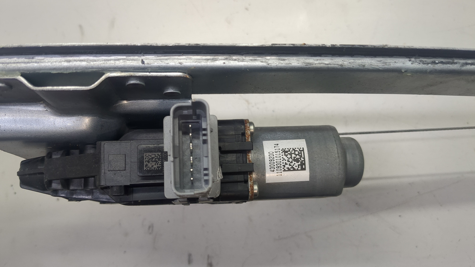 Стеклоподъемник электр. передний правый