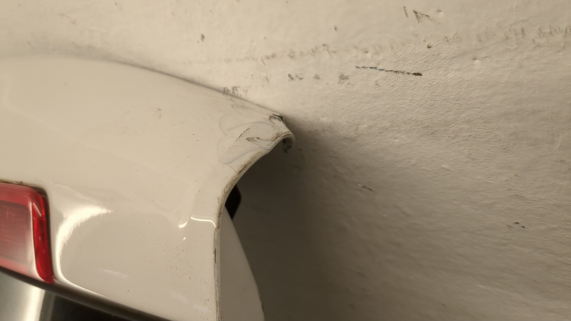 Дверь багажника левая