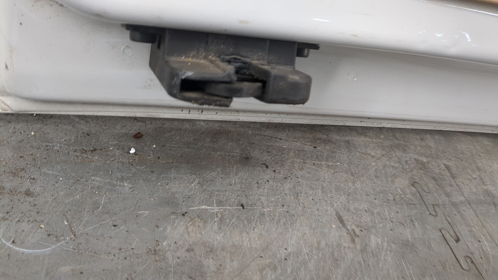 Дверь багажника левая