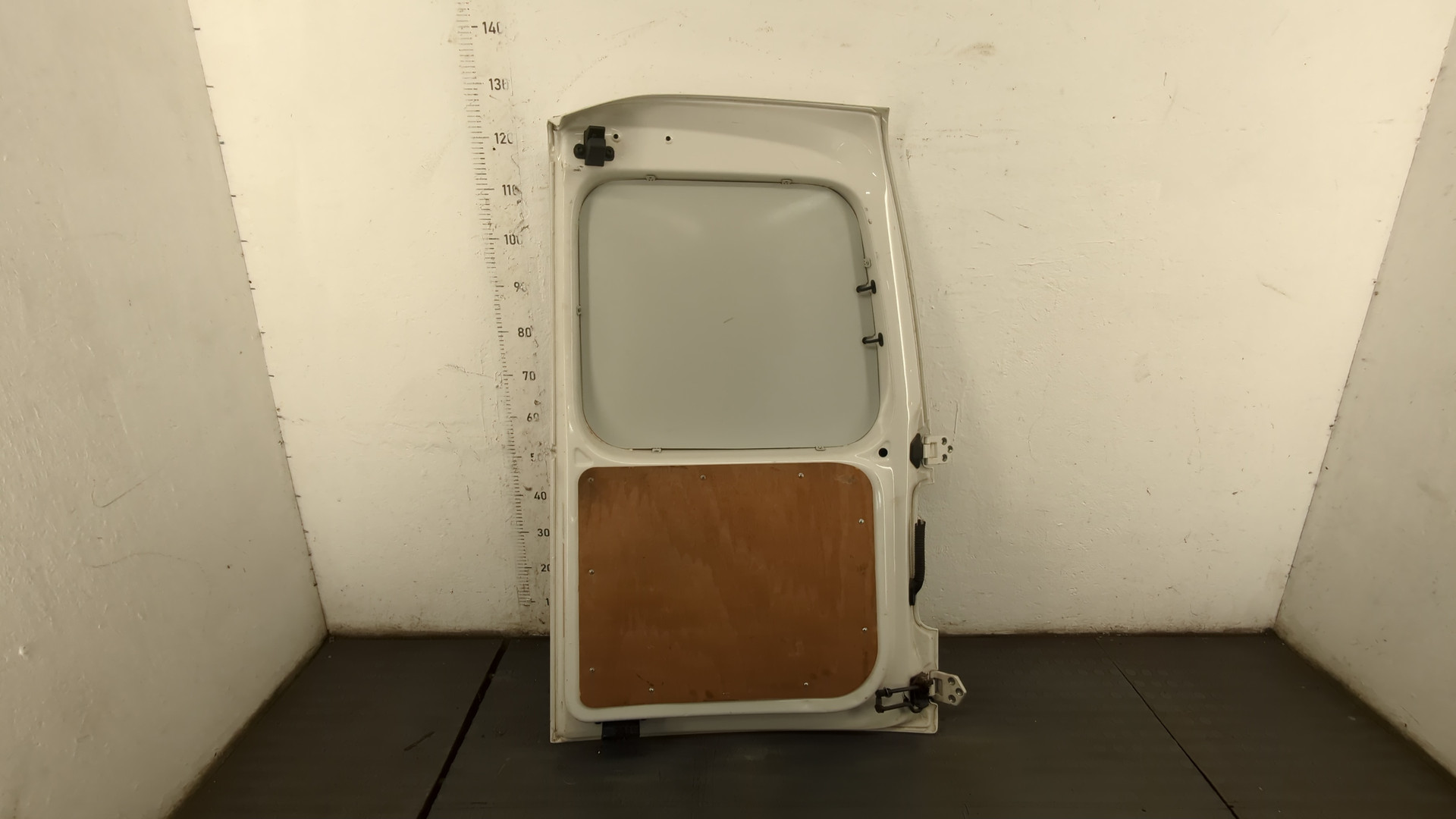 Дверь багажника левая