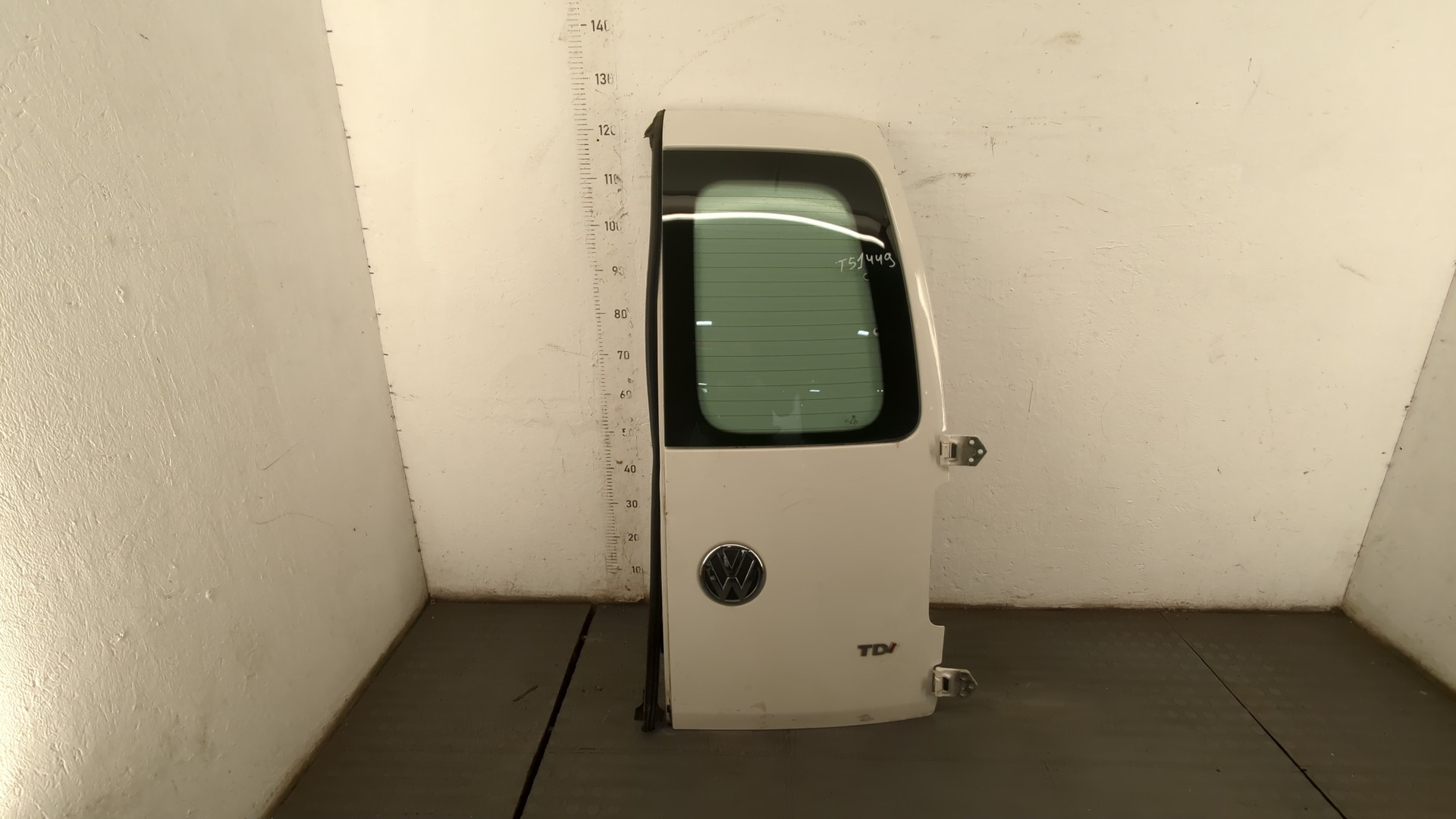 Дверь багажника правая