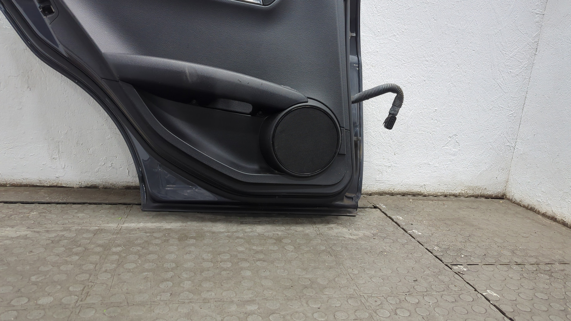 Дверь задняя левая