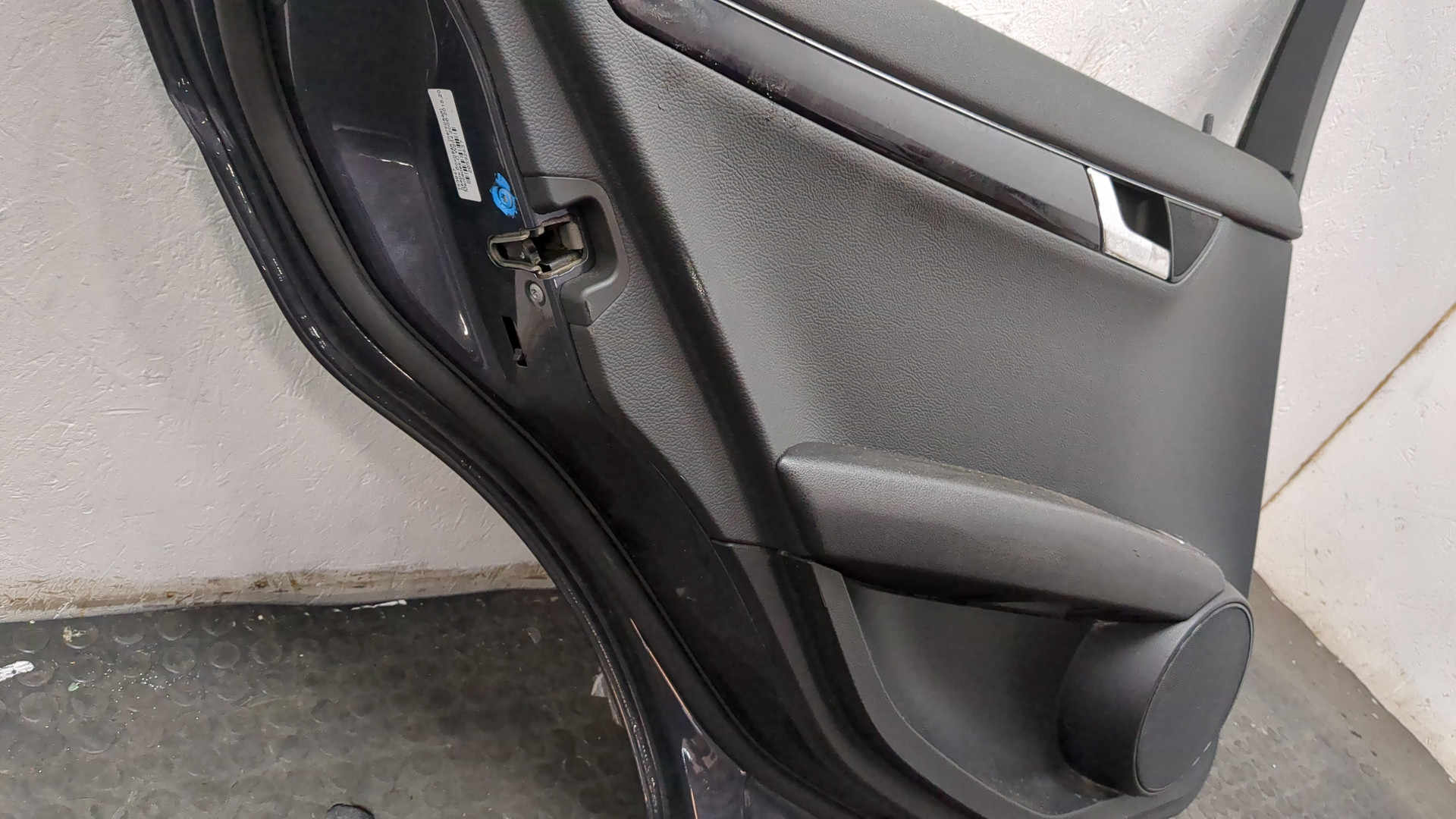 Дверь задняя левая