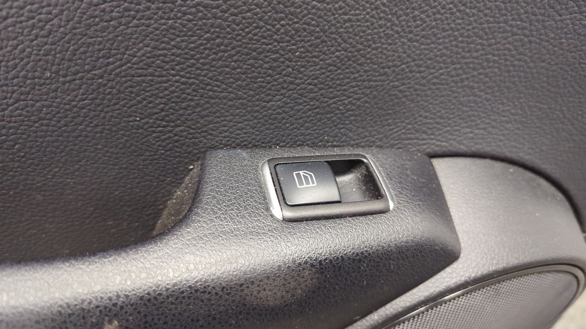 Дверь задняя левая