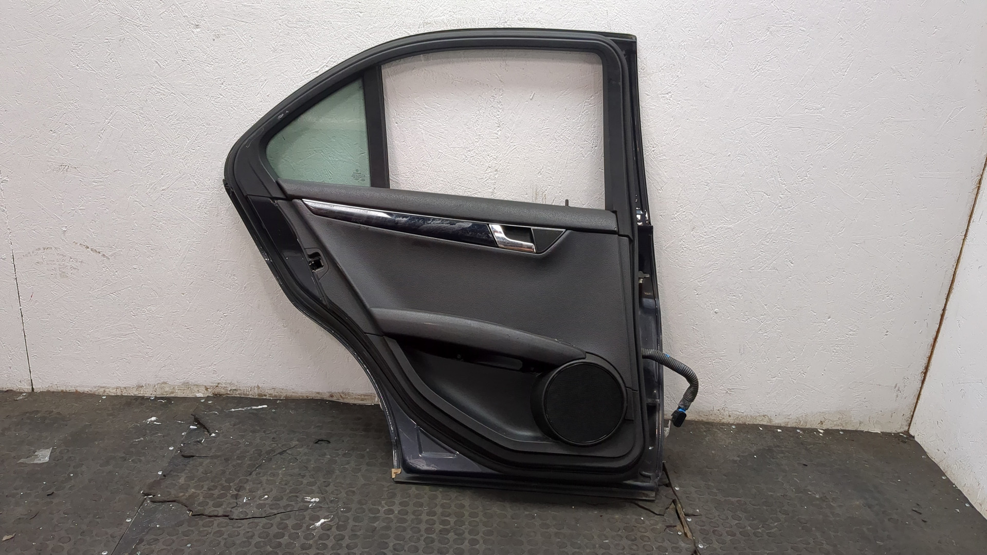 Дверь задняя левая