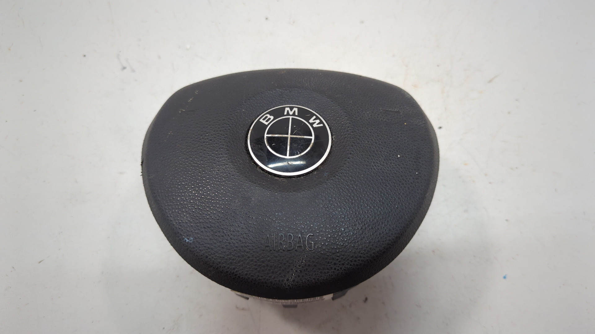 Подушка безопасности в рулевое колесо