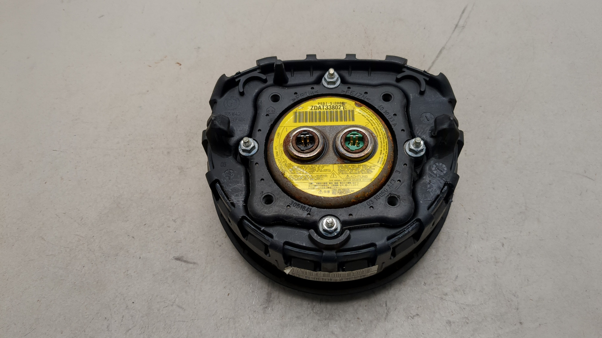 Подушка безопасности в рулевое колесо