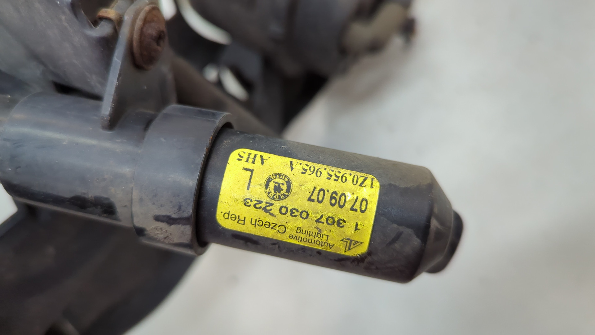 Фара противотуманная левая