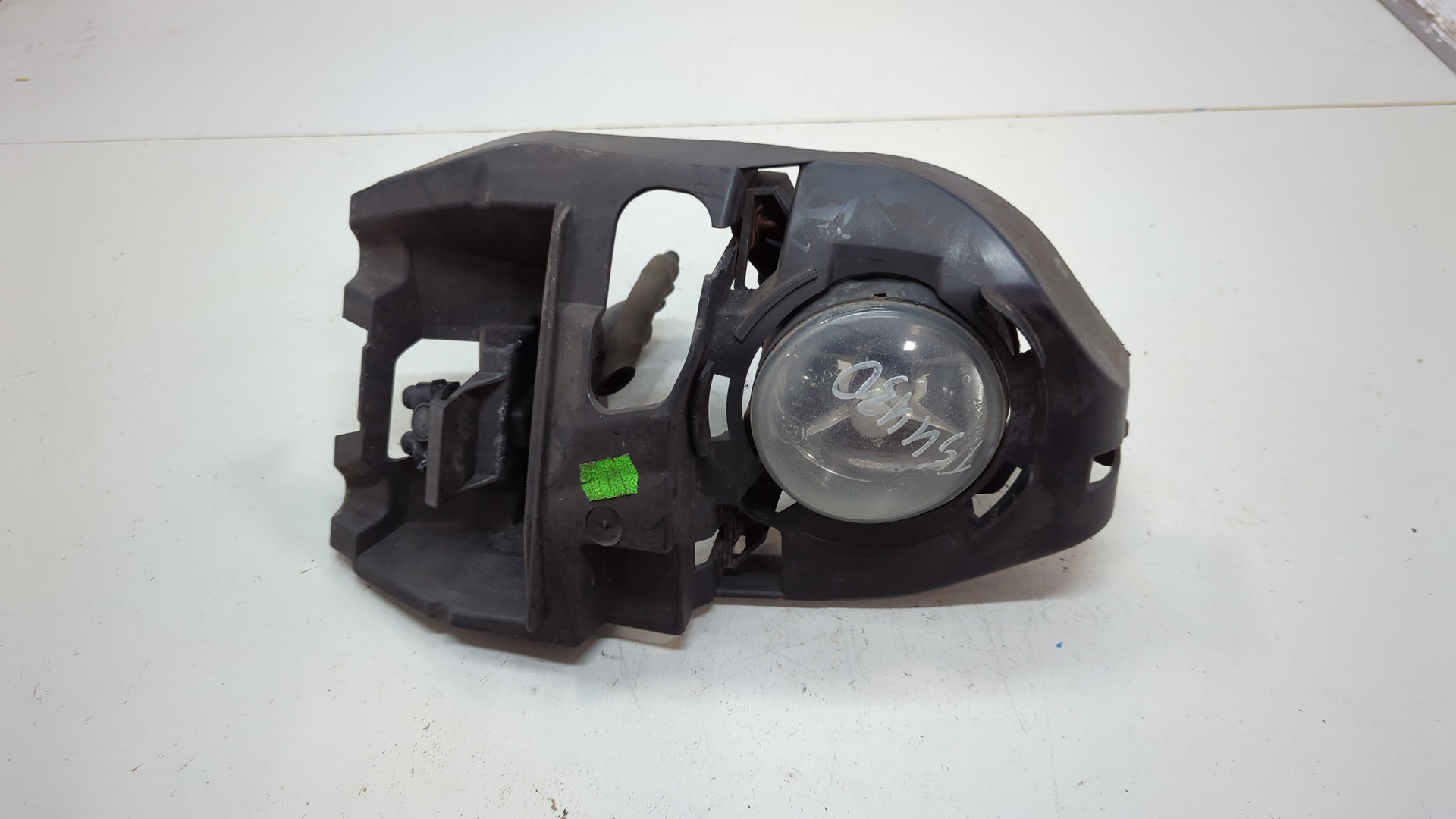 Фара противотуманная левая