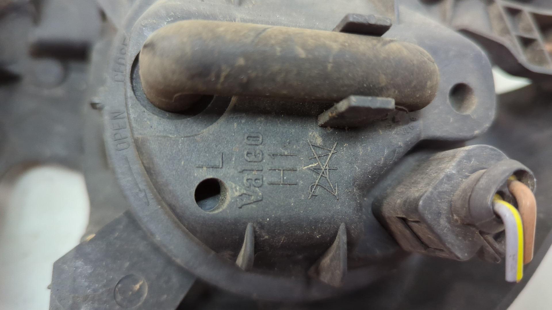 Фара противотуманная левая