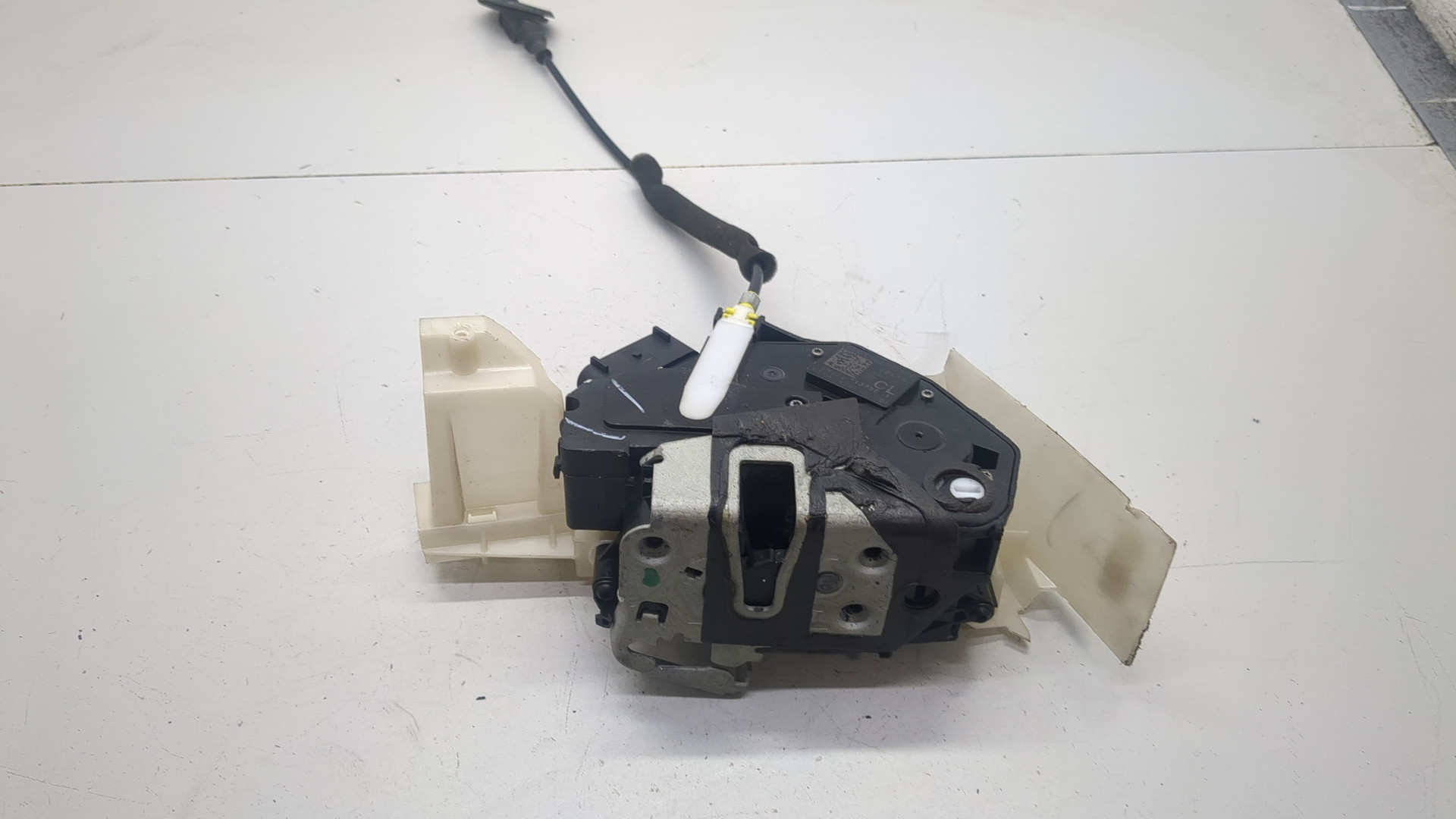 Замок двери задней правой