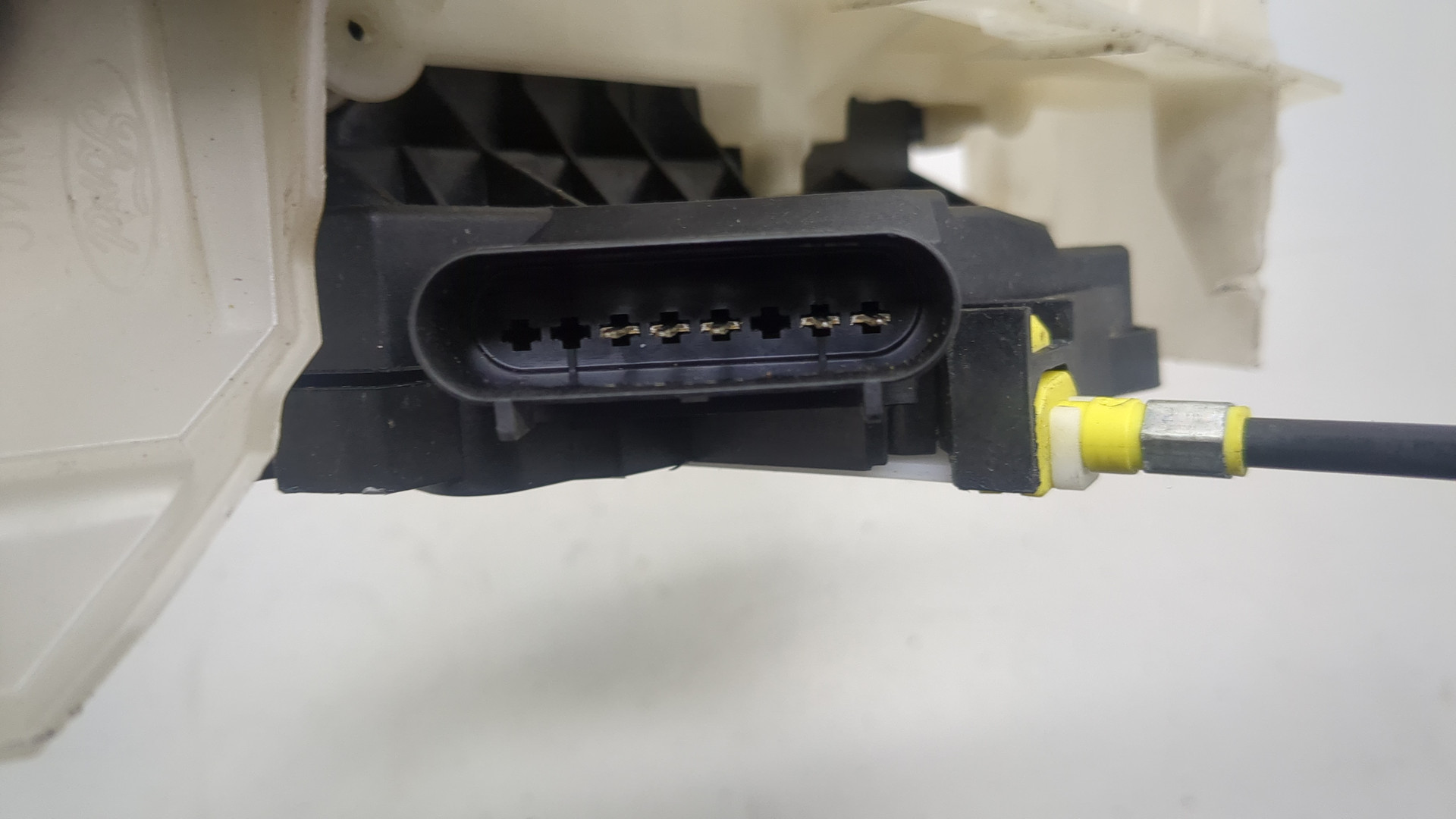 Замок двери задней правой