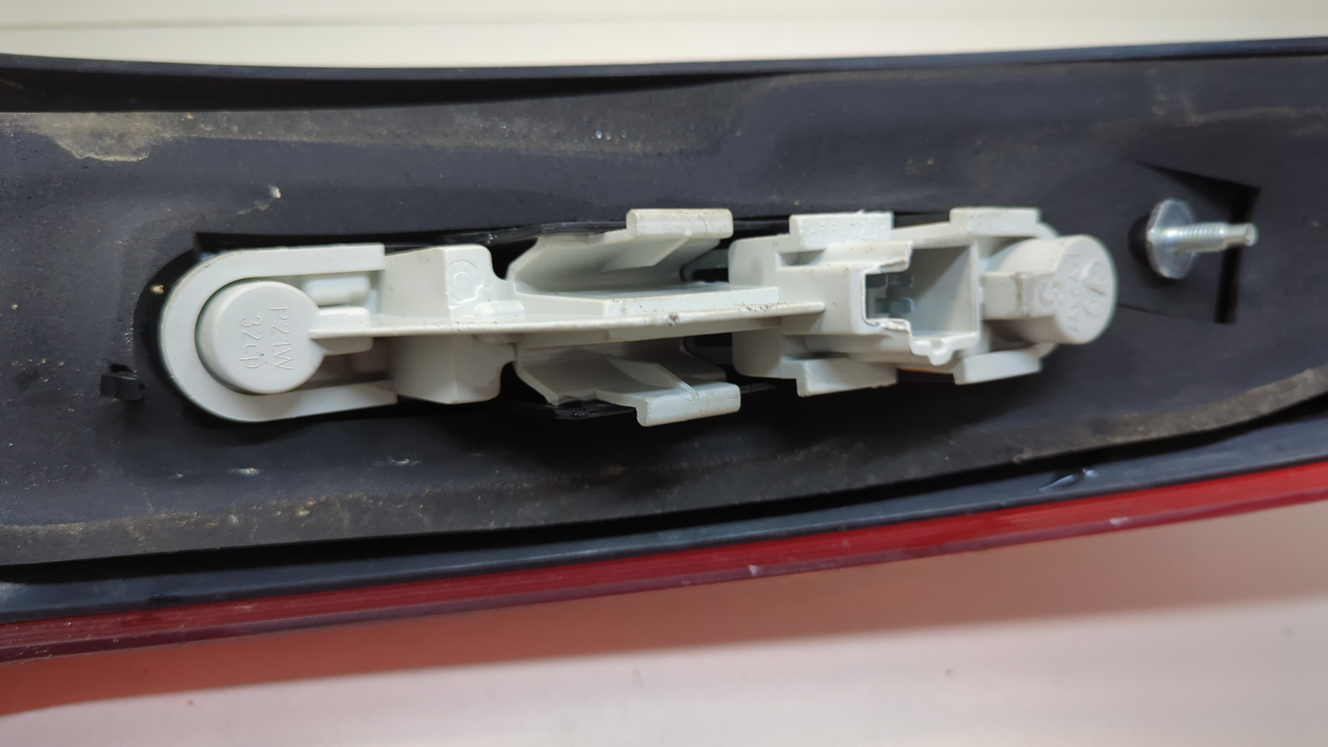 Фонарь задний левый