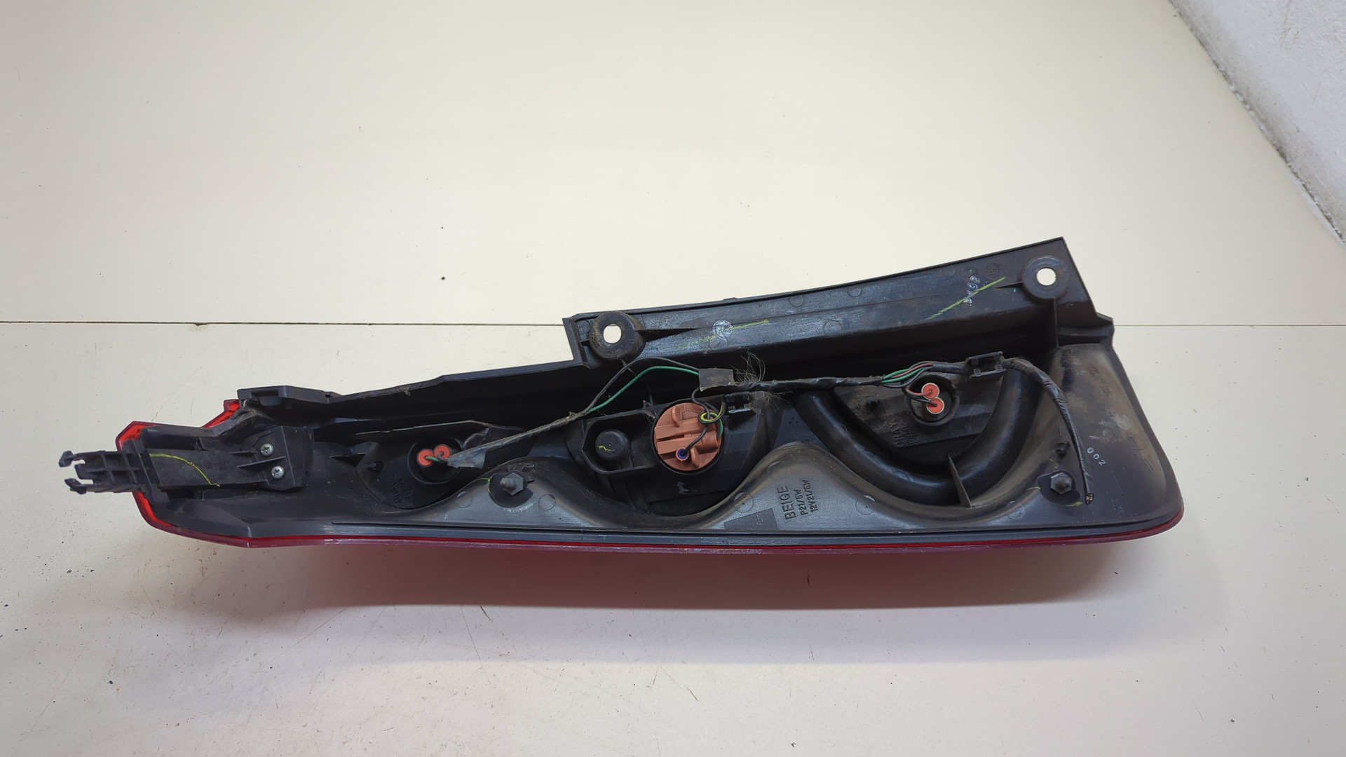 Фонарь задний правый