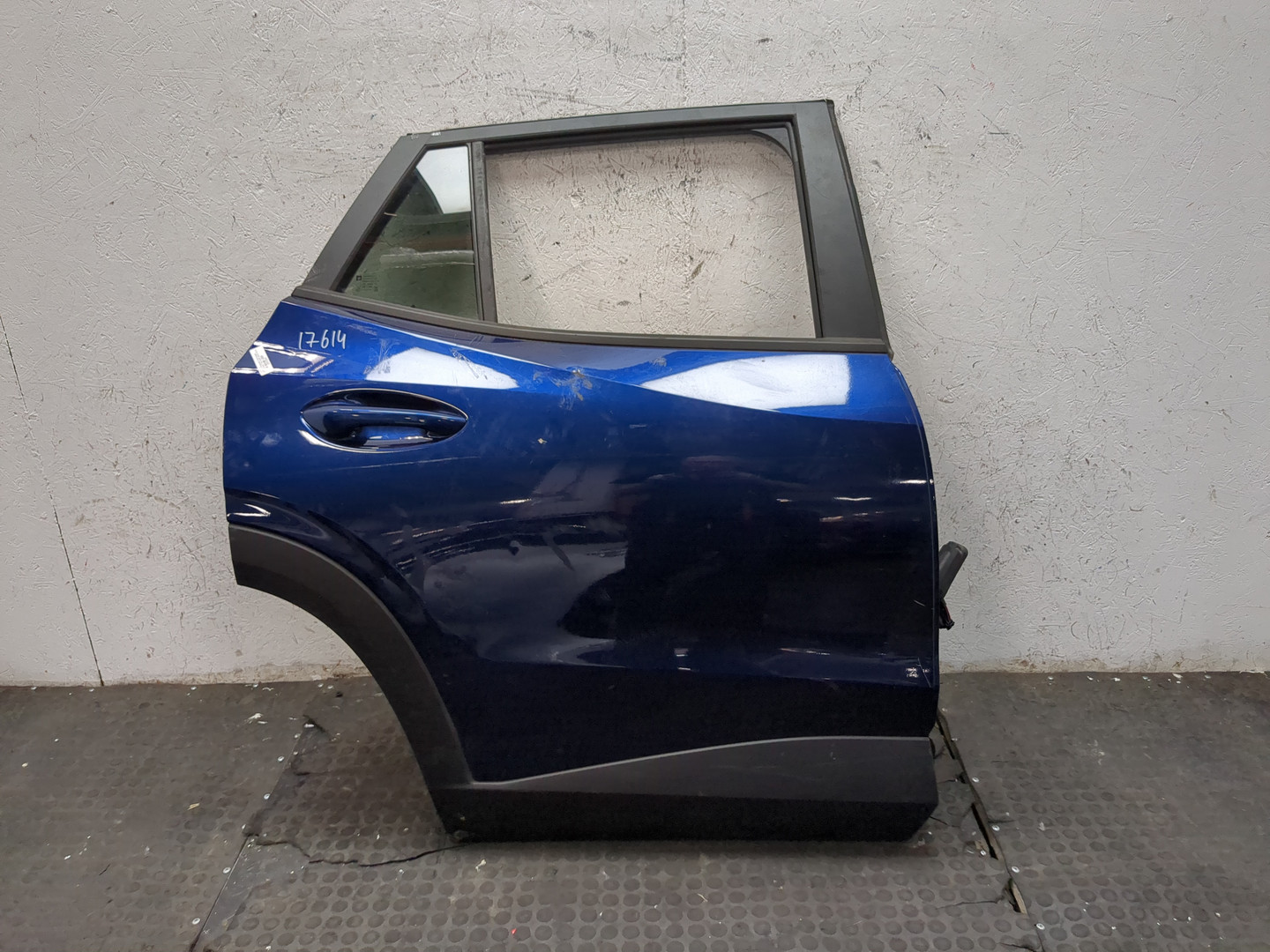 Дверь задняя правая