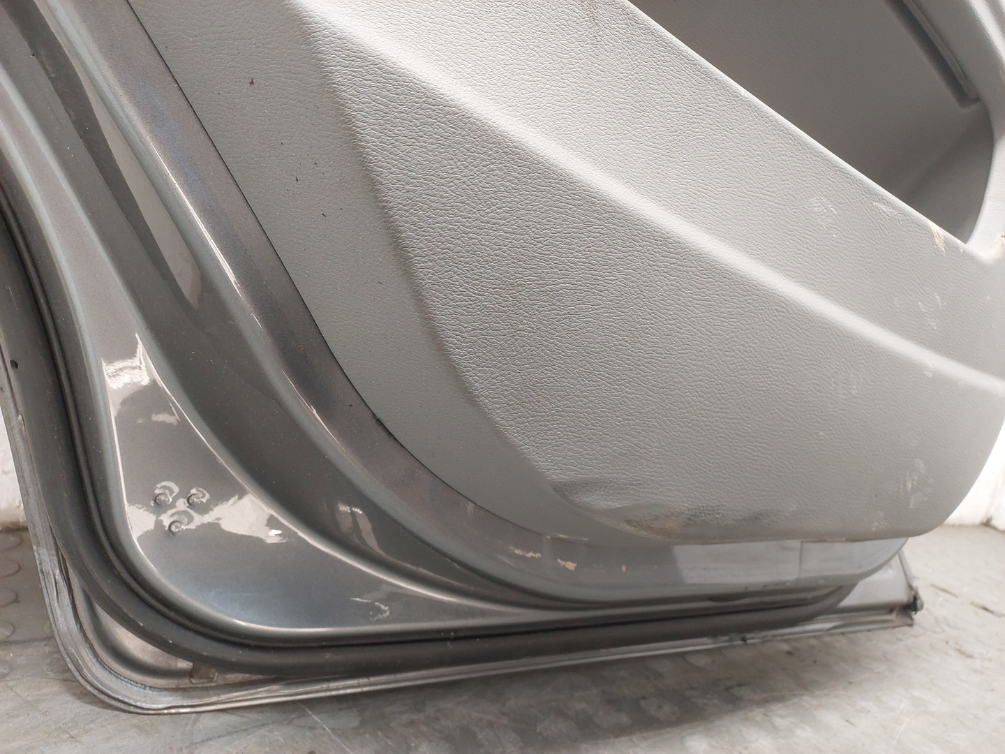 Дверь задняя левая