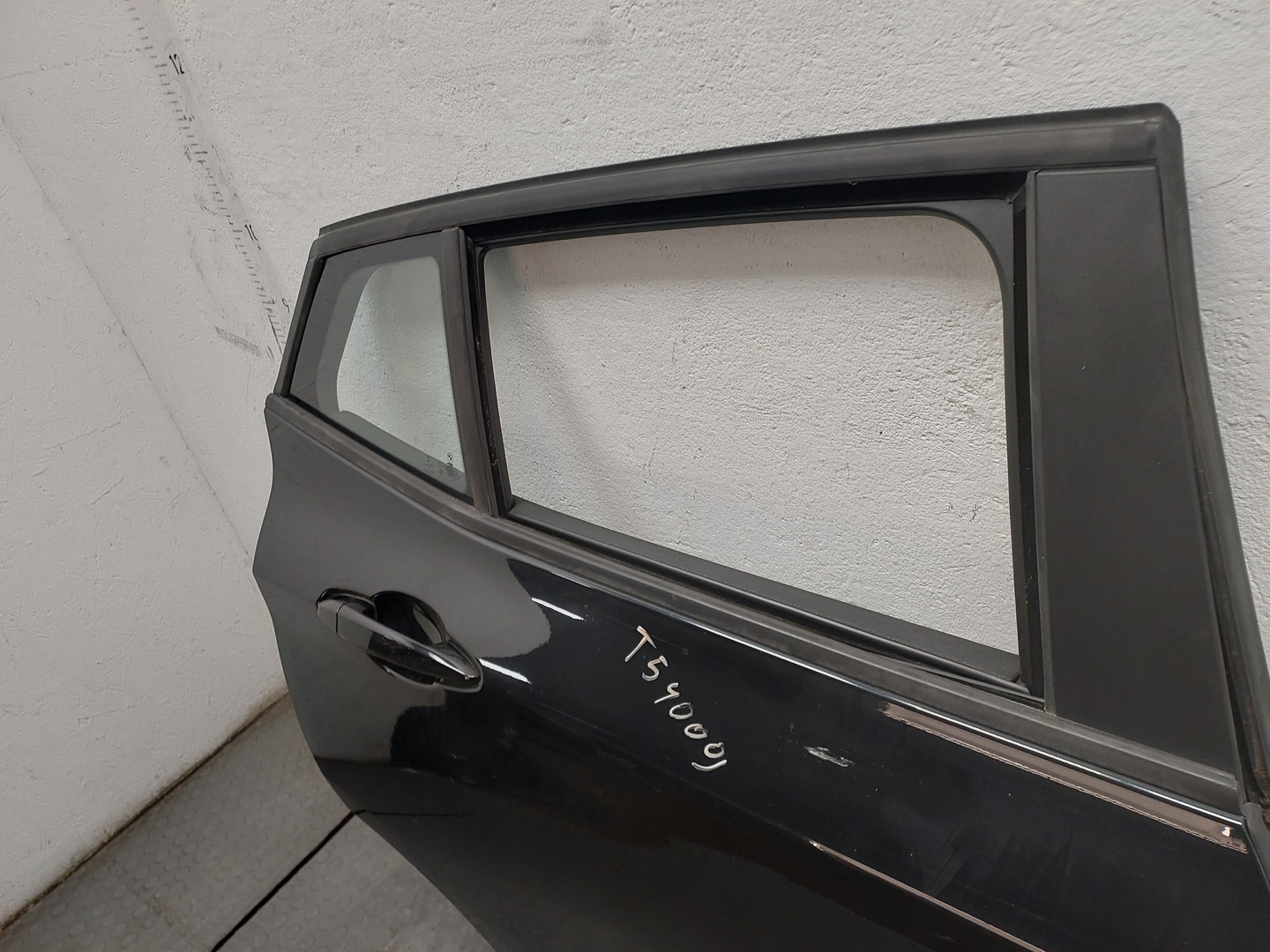 Дверь задняя правая