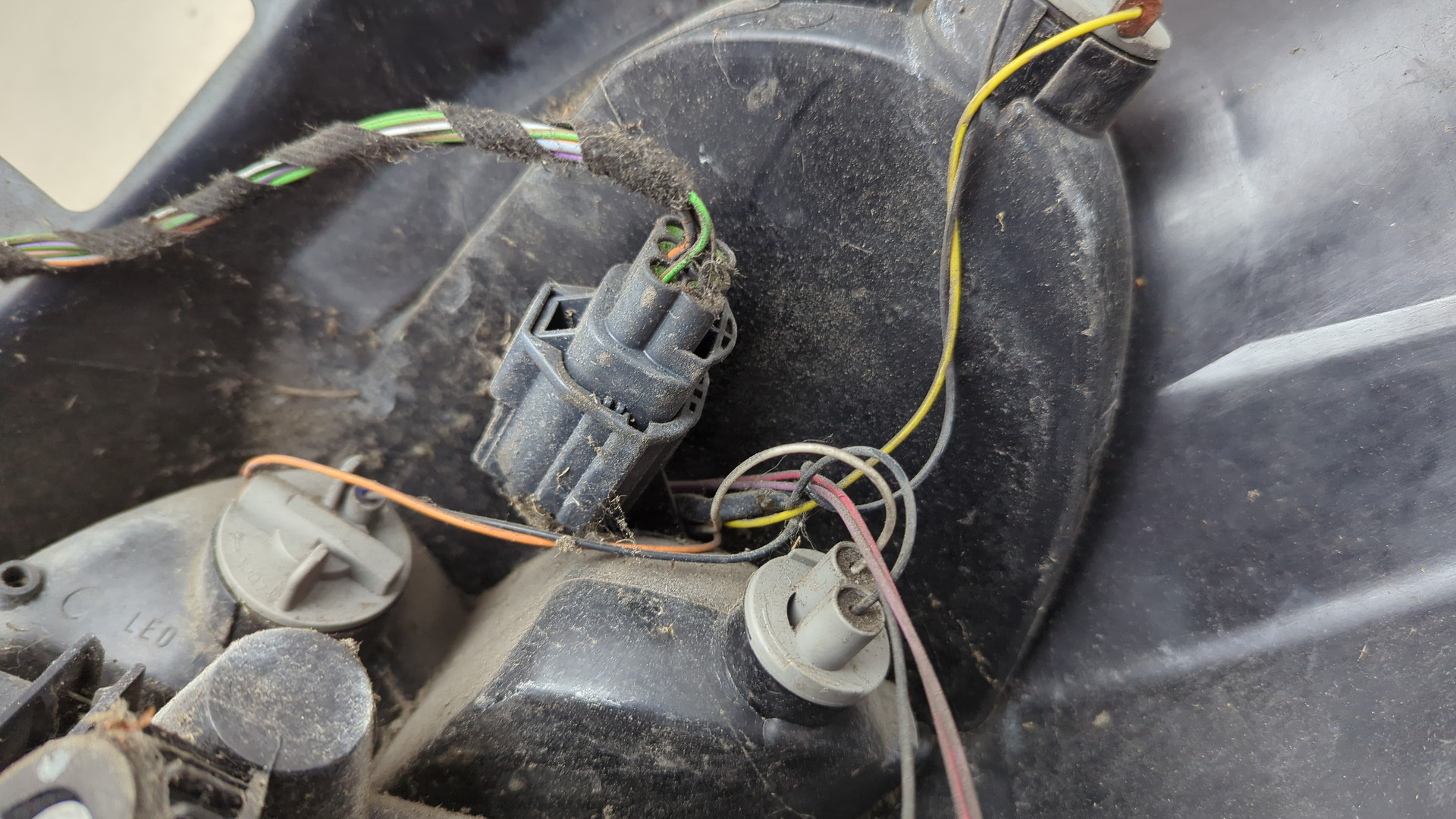 Фонарь задний левый