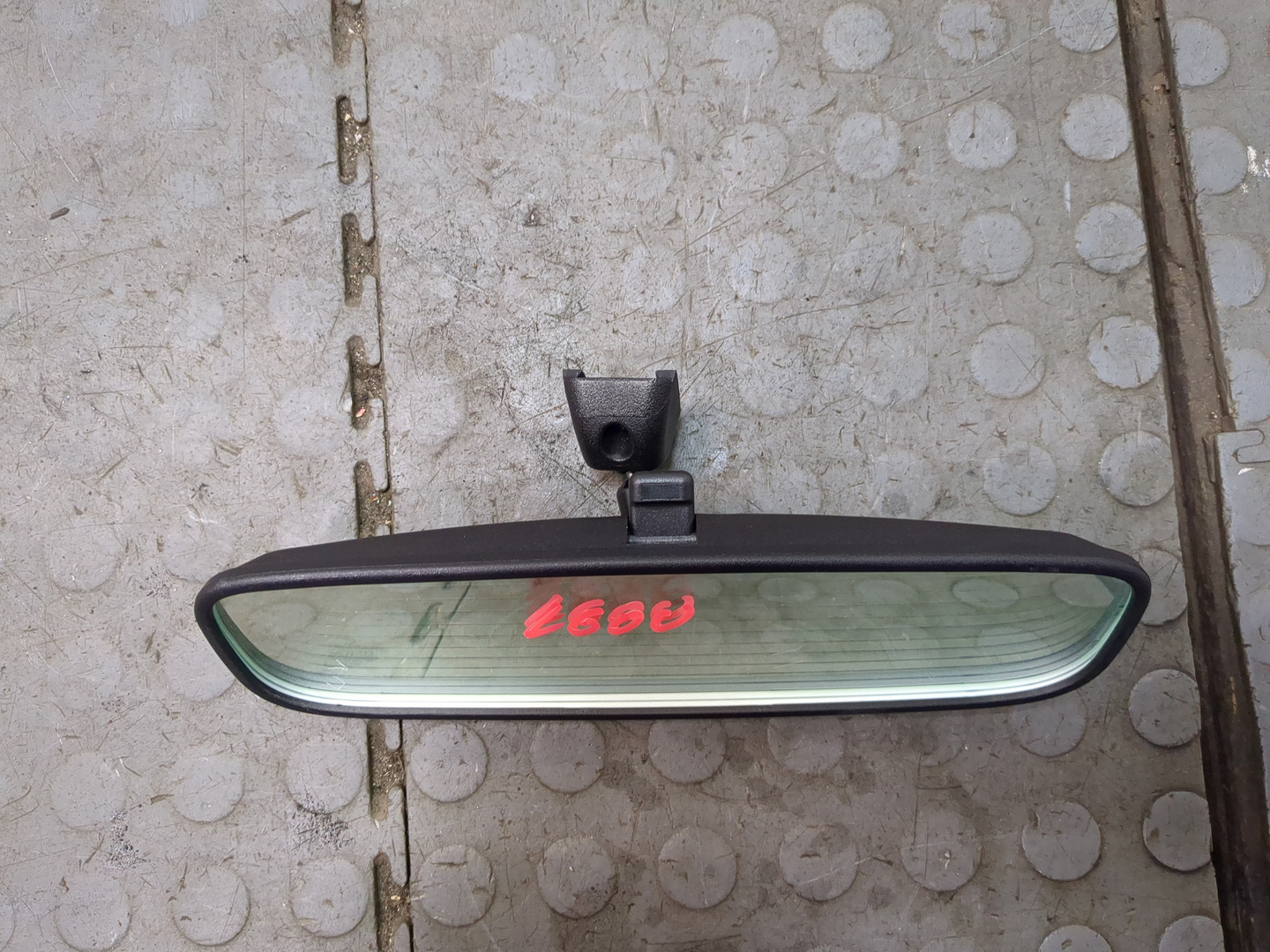 Зеркало заднего вида