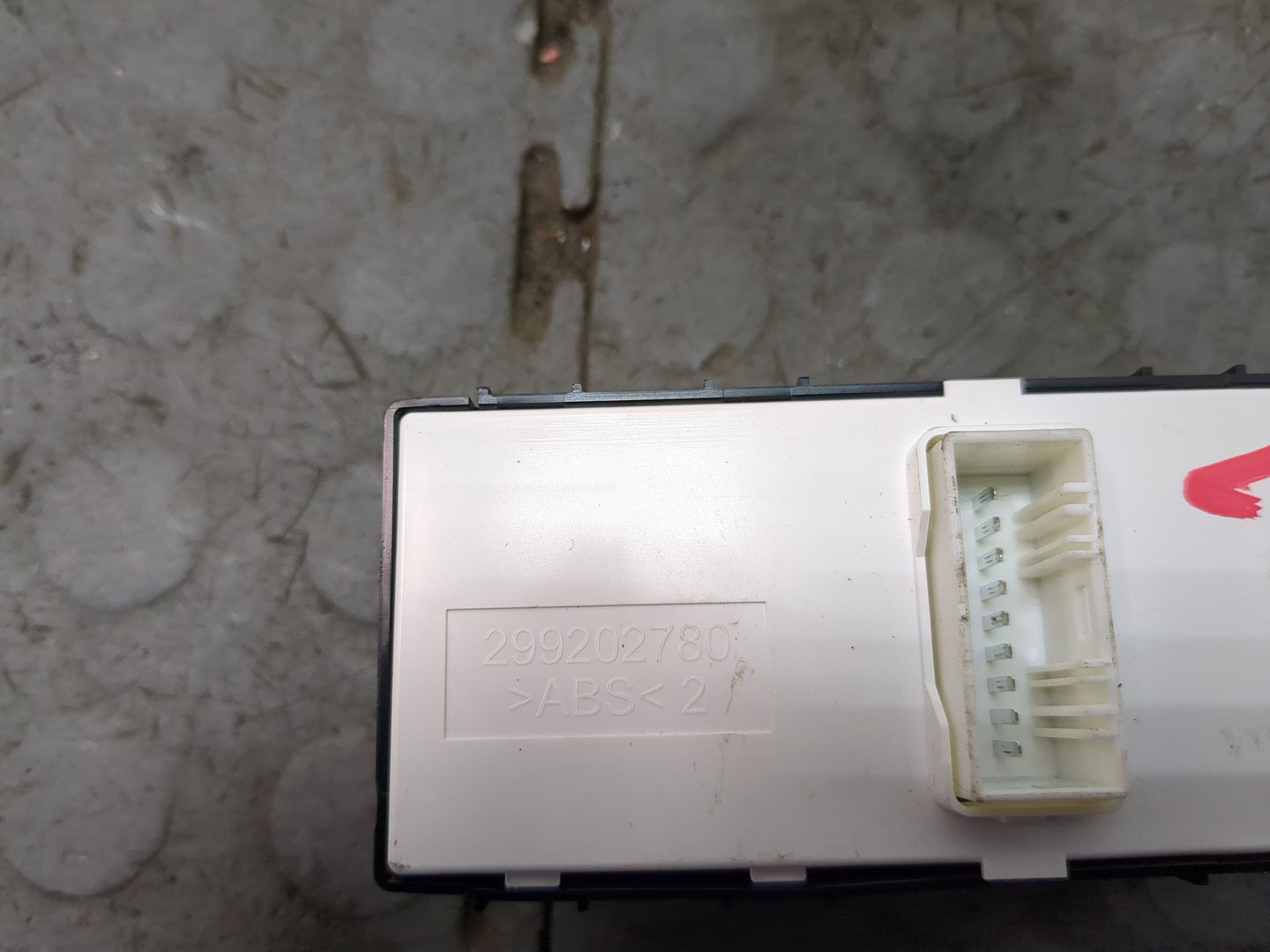 Кнопка стеклоподъемника