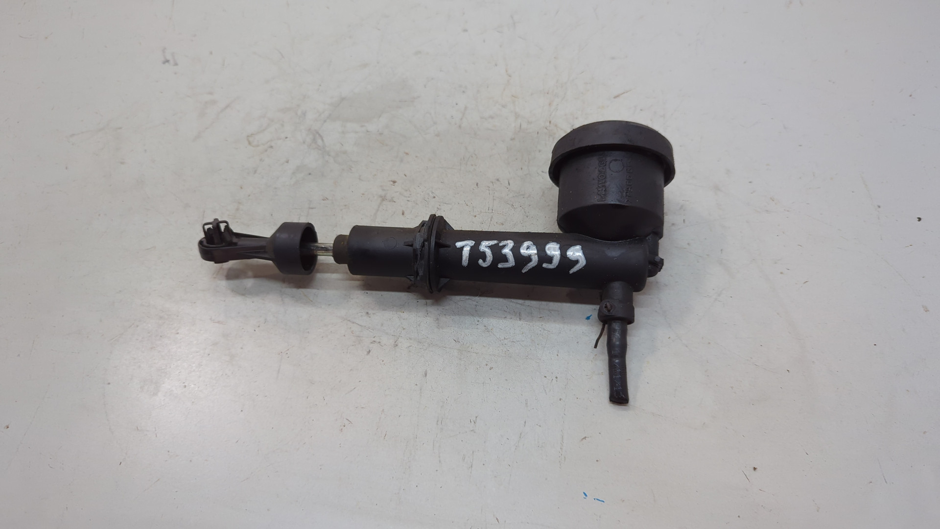 Цилиндр сцепления главный