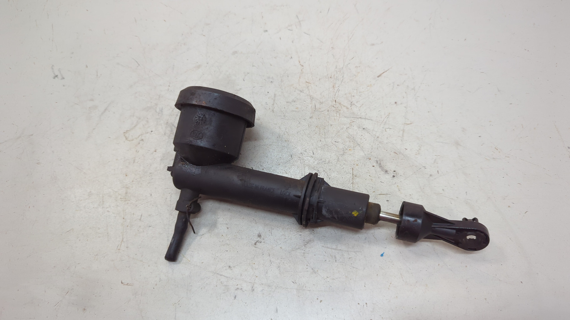 Цилиндр сцепления главный