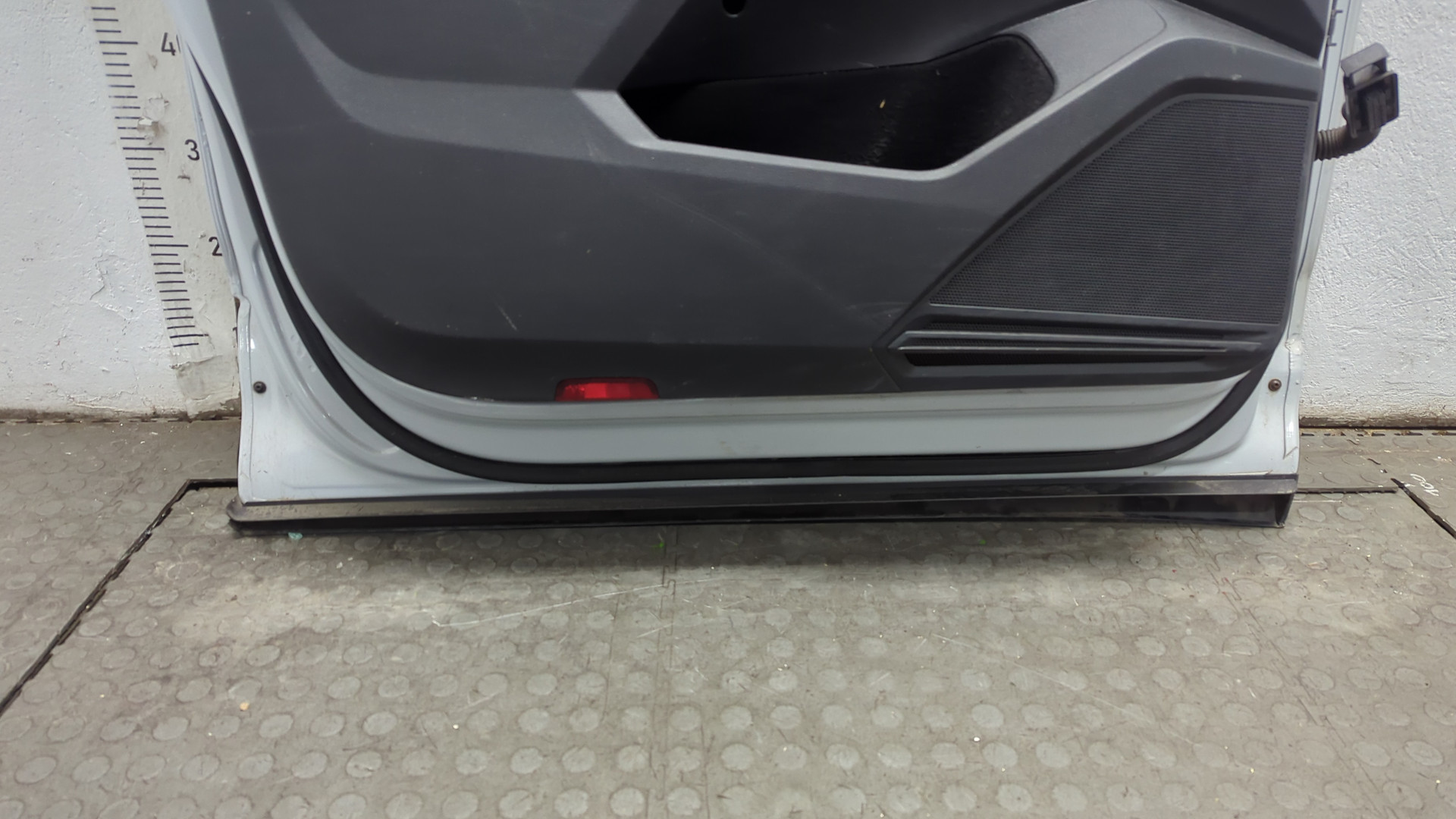 Дверь передняя левая