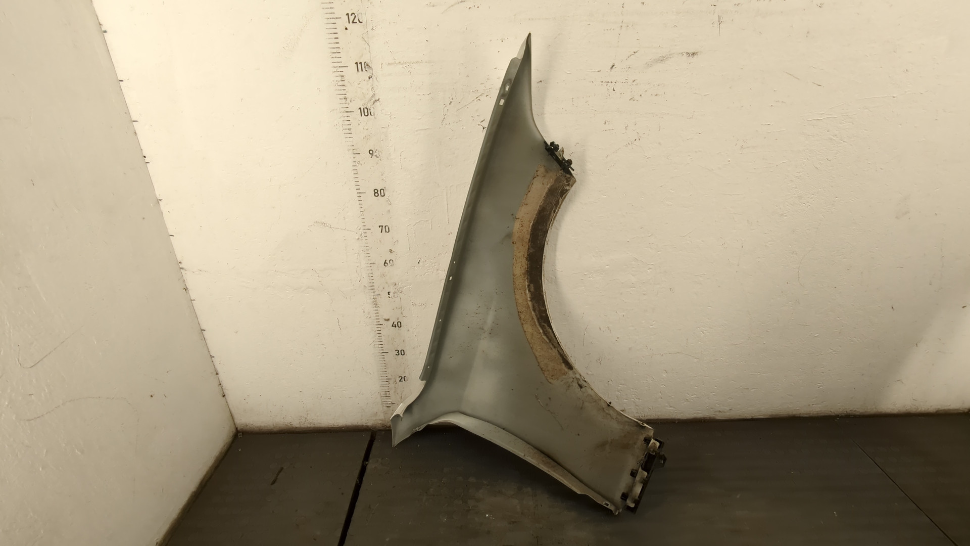 Крыло переднее левое