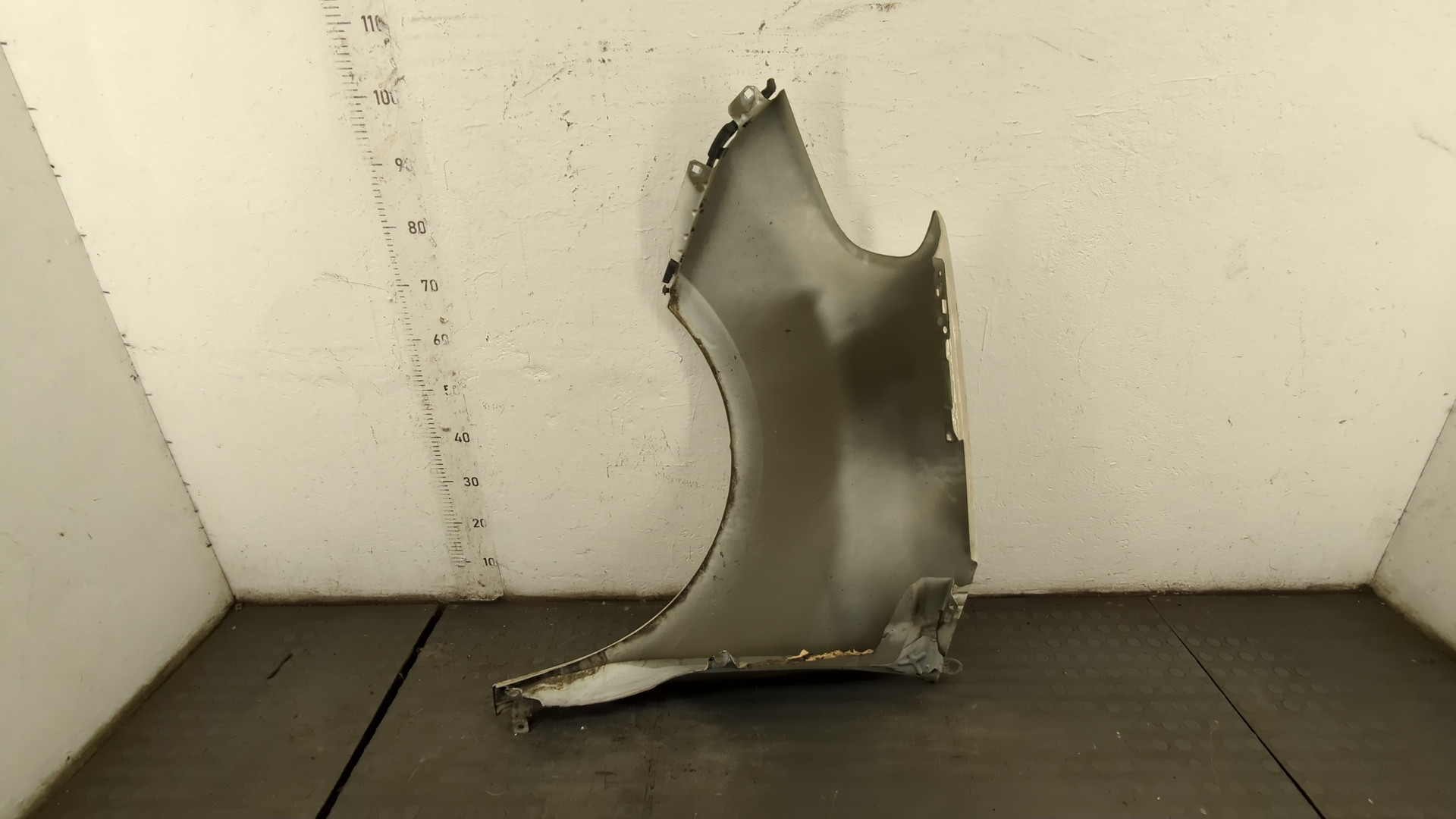 Крыло переднее правое