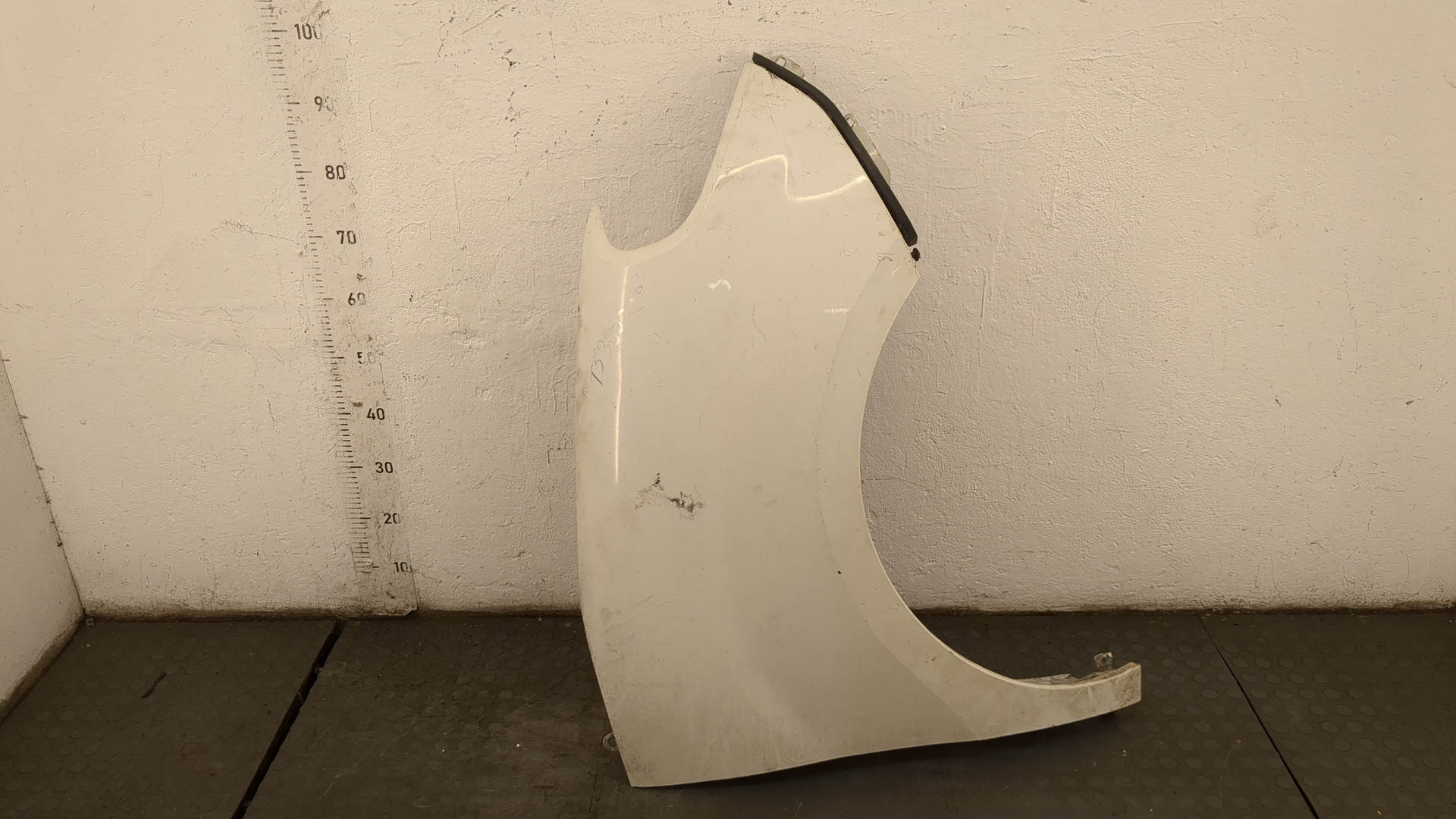 Крыло переднее правое