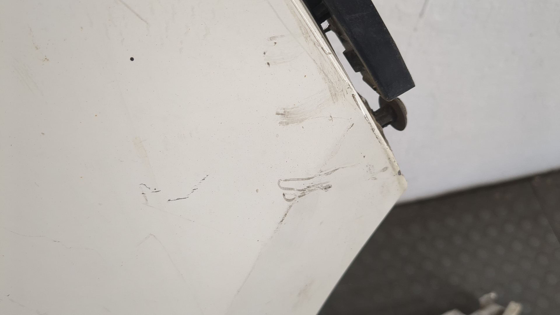 Крыло переднее правое