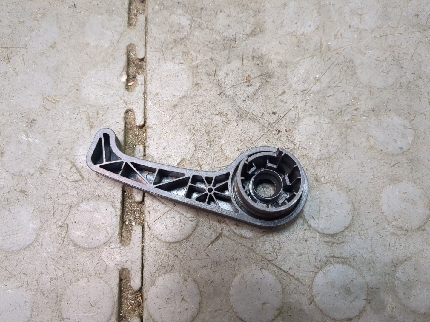 Ручка открывания капота