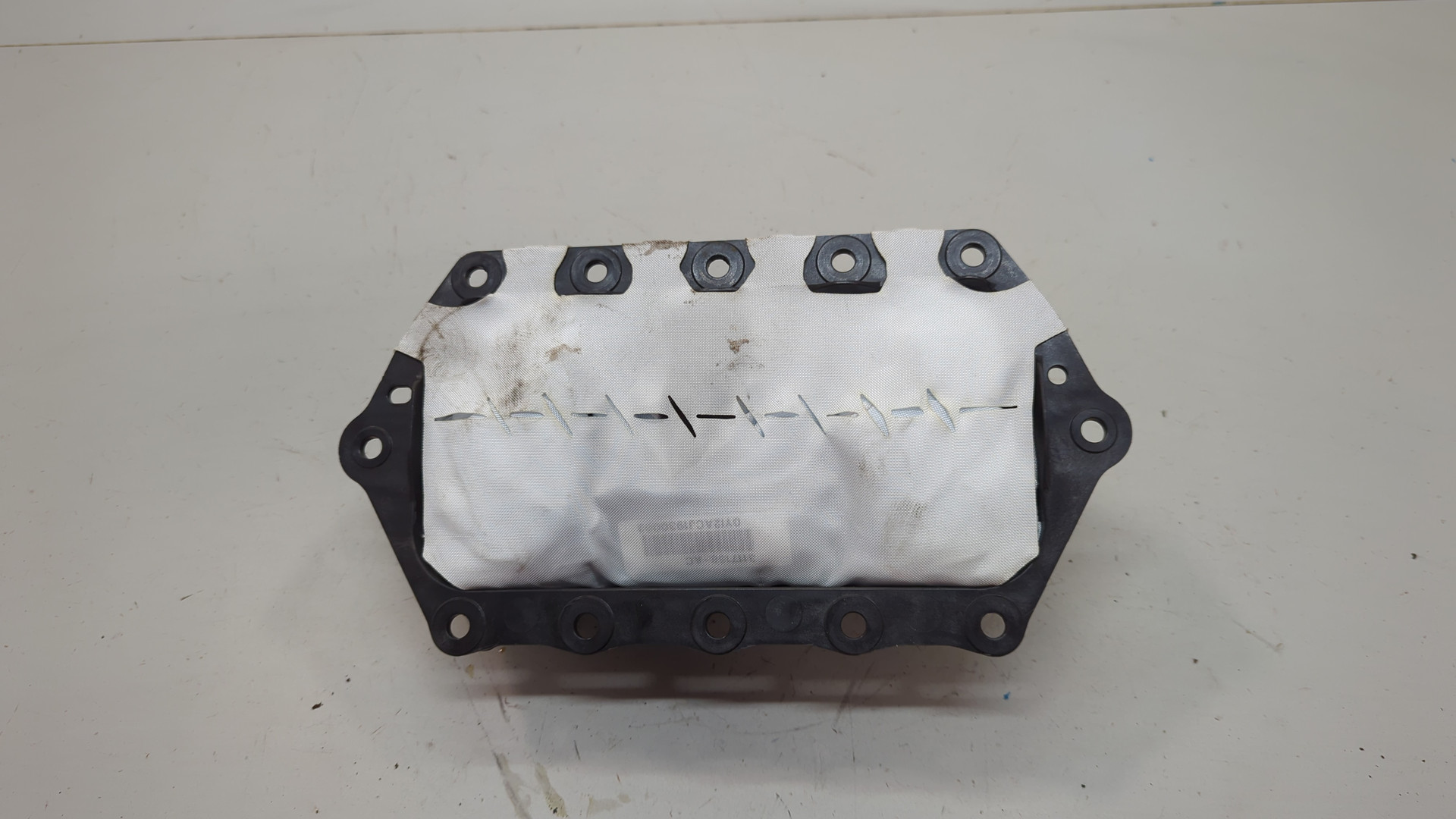 Подушка безопасности пассажирская (в торпедо)