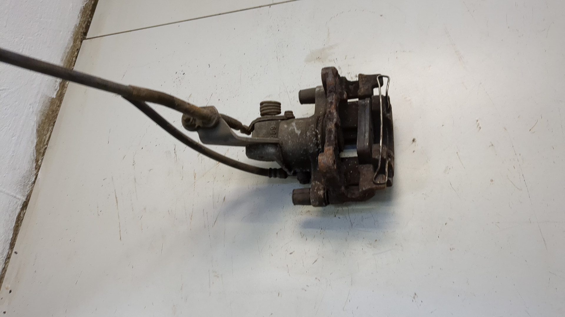 Суппорт задний левый