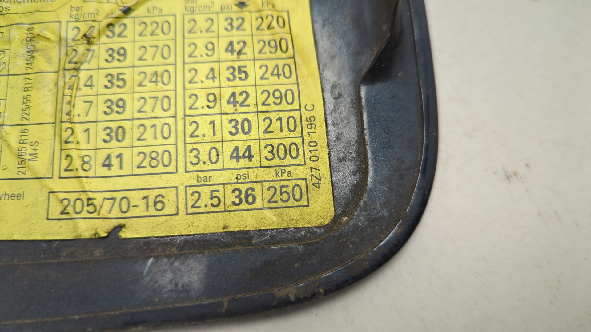 Лючок бензобака